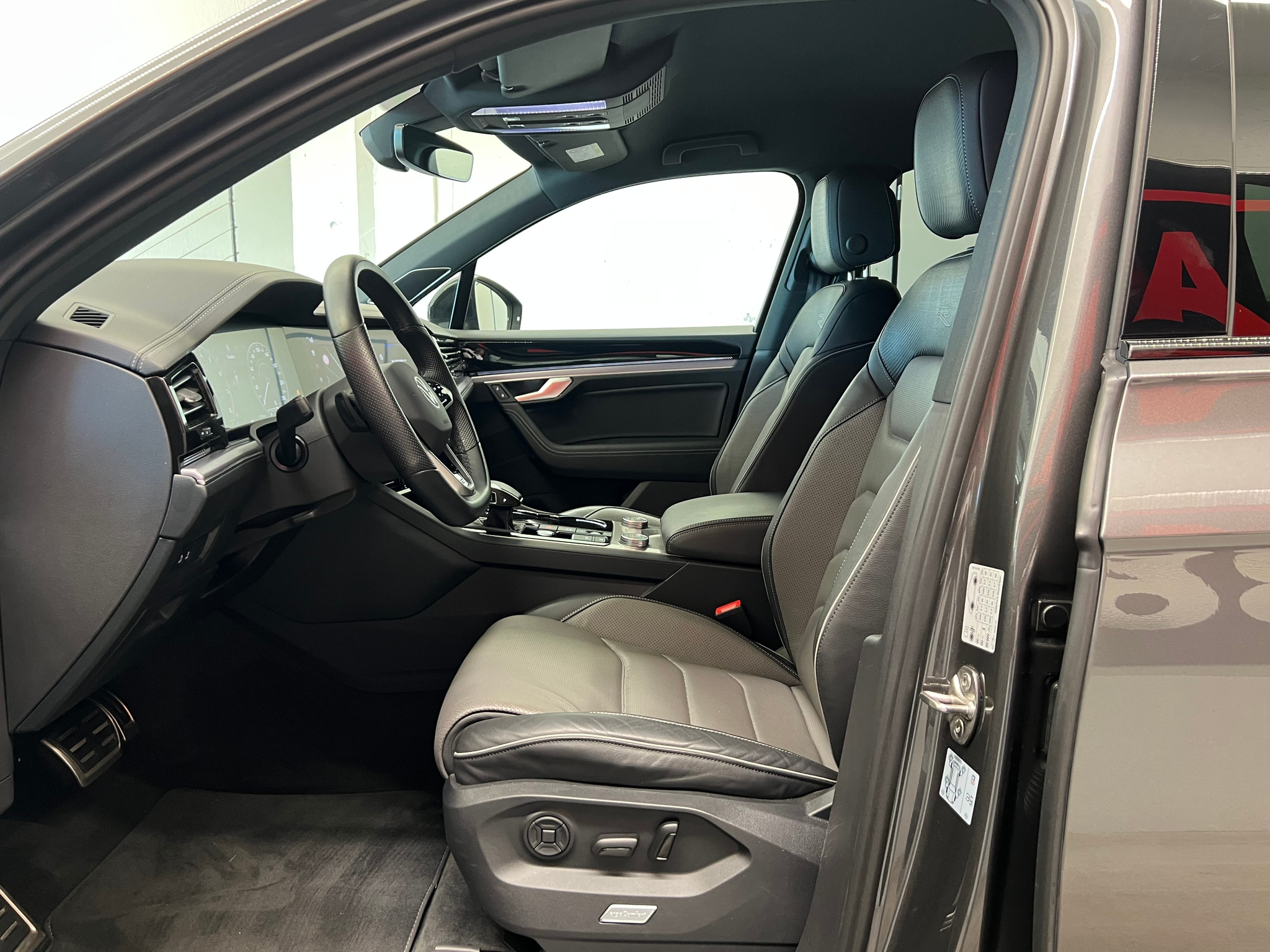 listing desktop thumbnail image 11