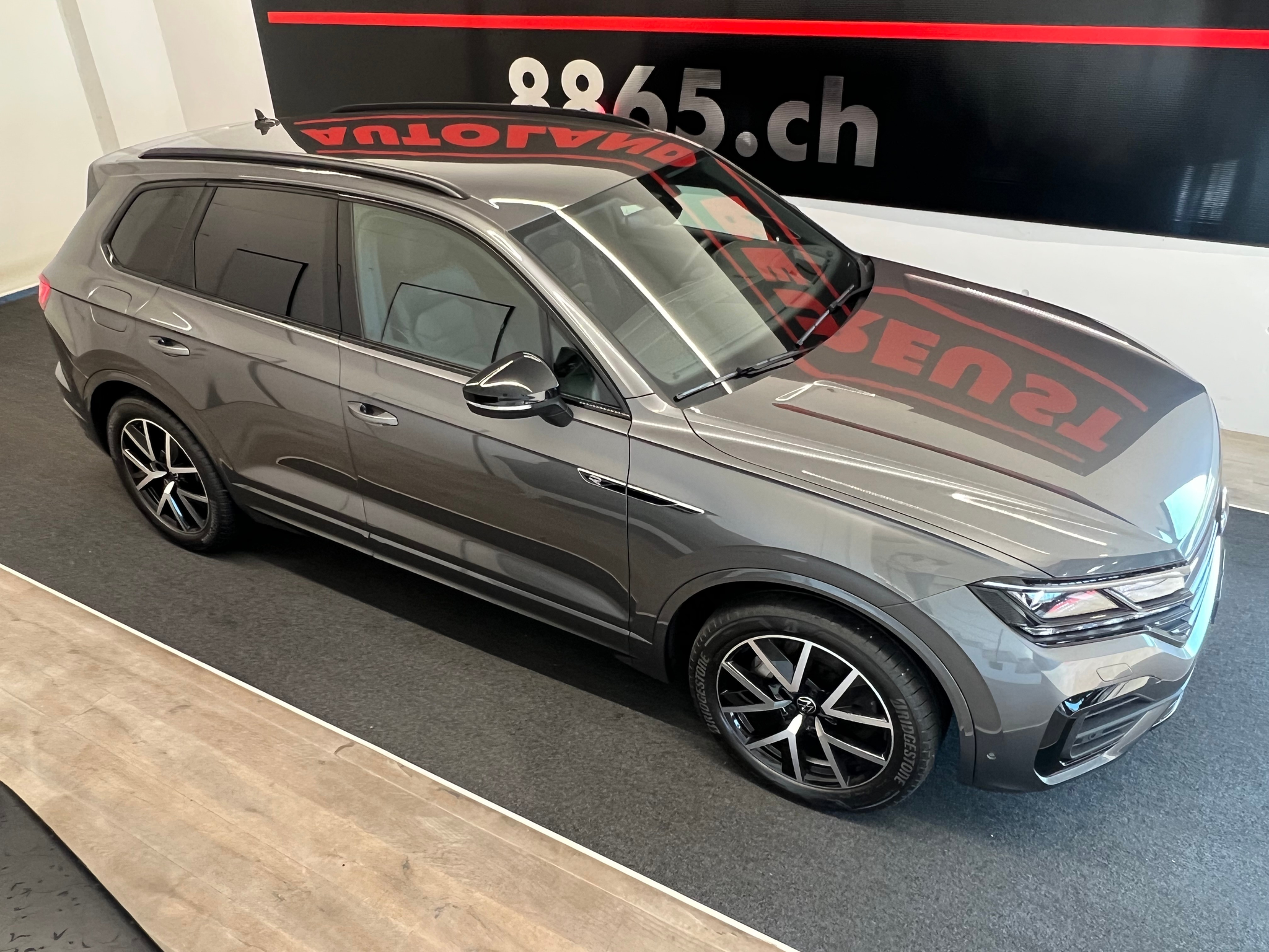 listing desktop thumbnail image 3