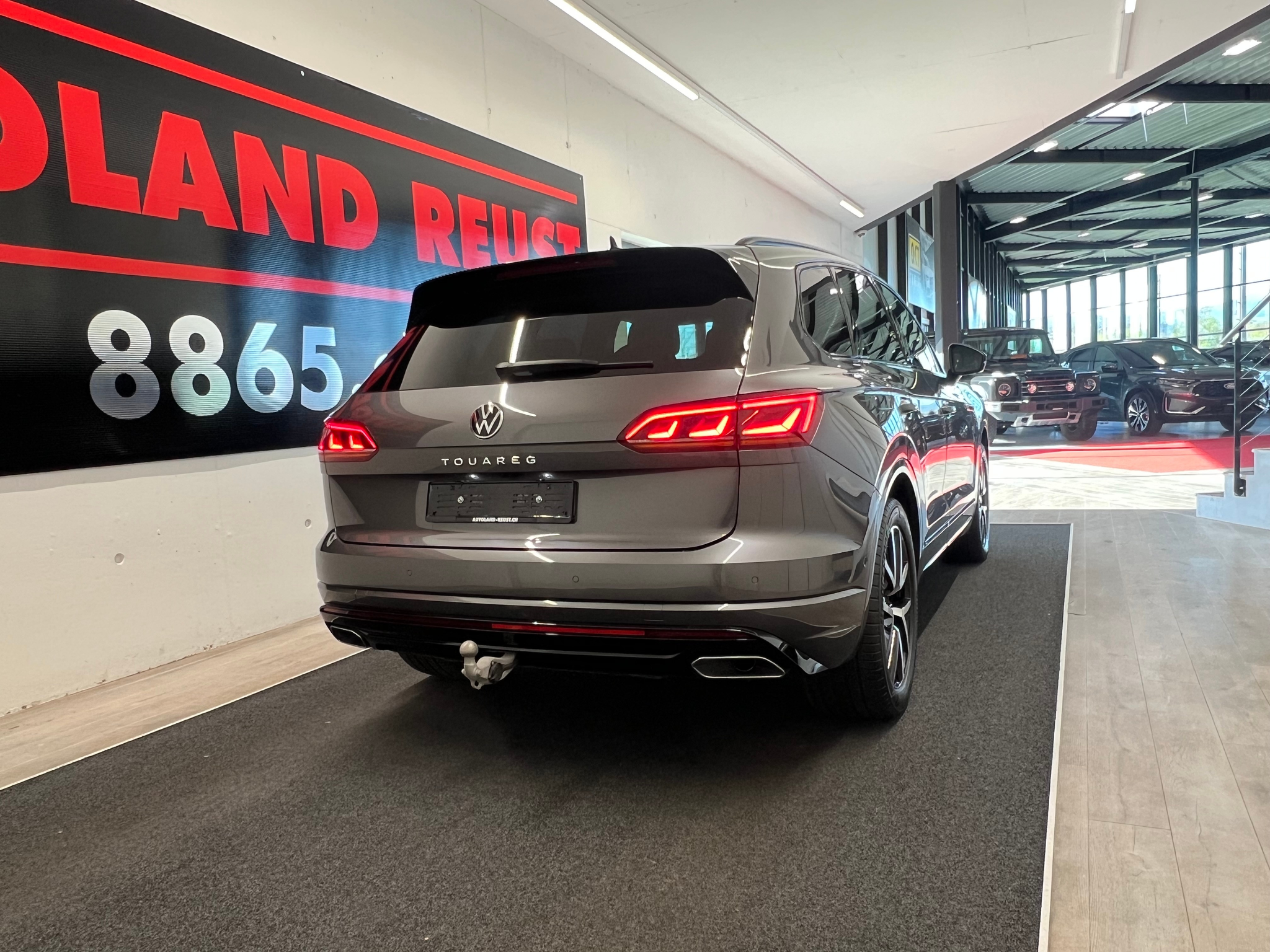 listing desktop thumbnail image 4