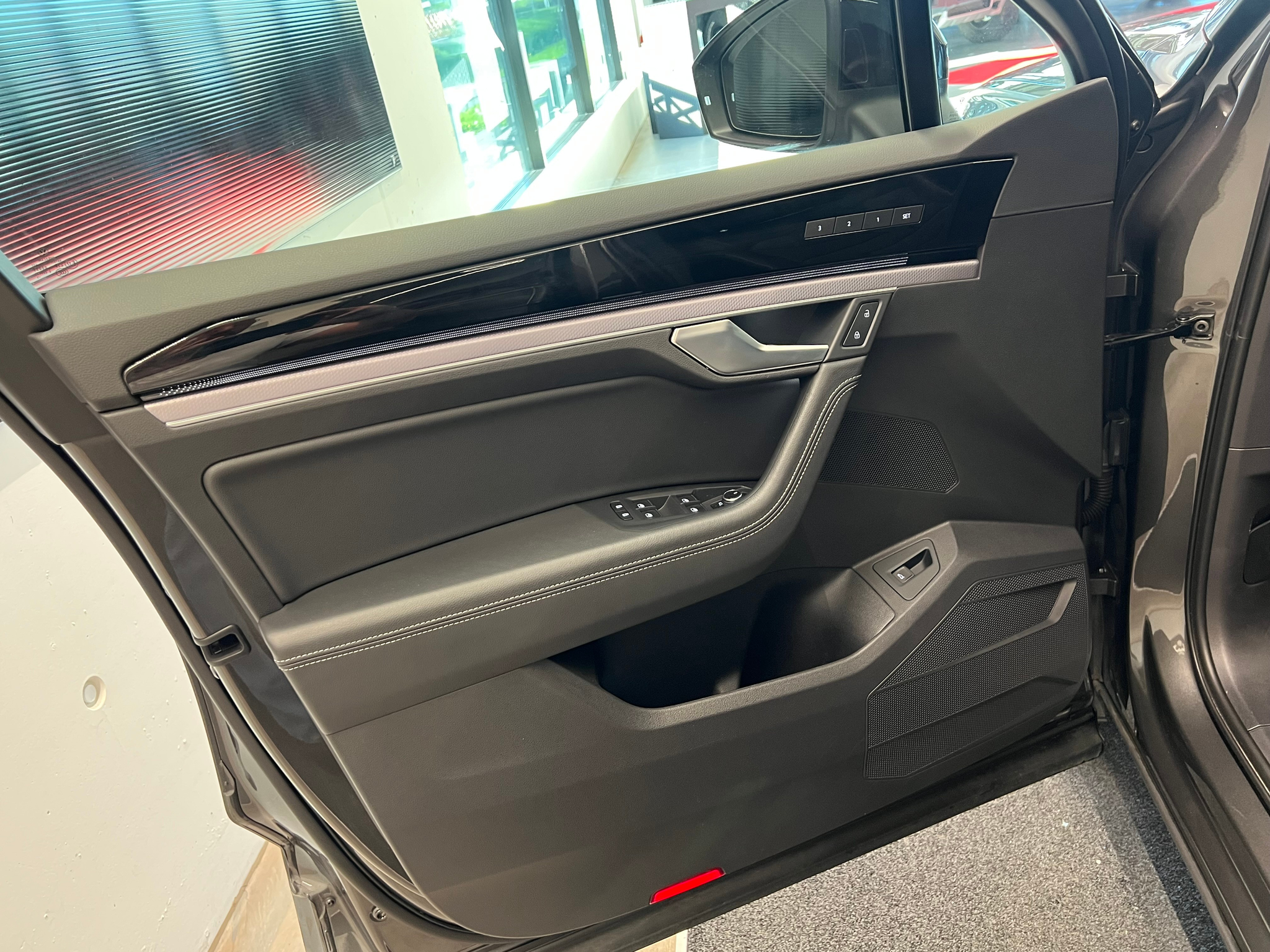 listing desktop thumbnail image 9