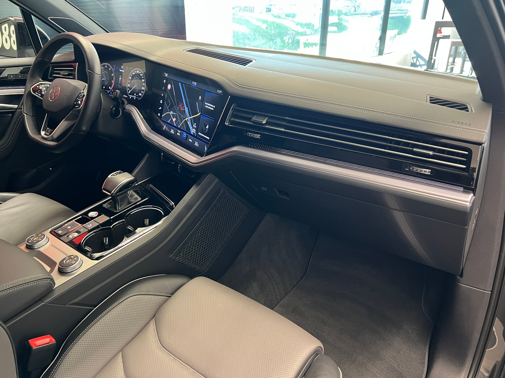 listing desktop thumbnail image 16