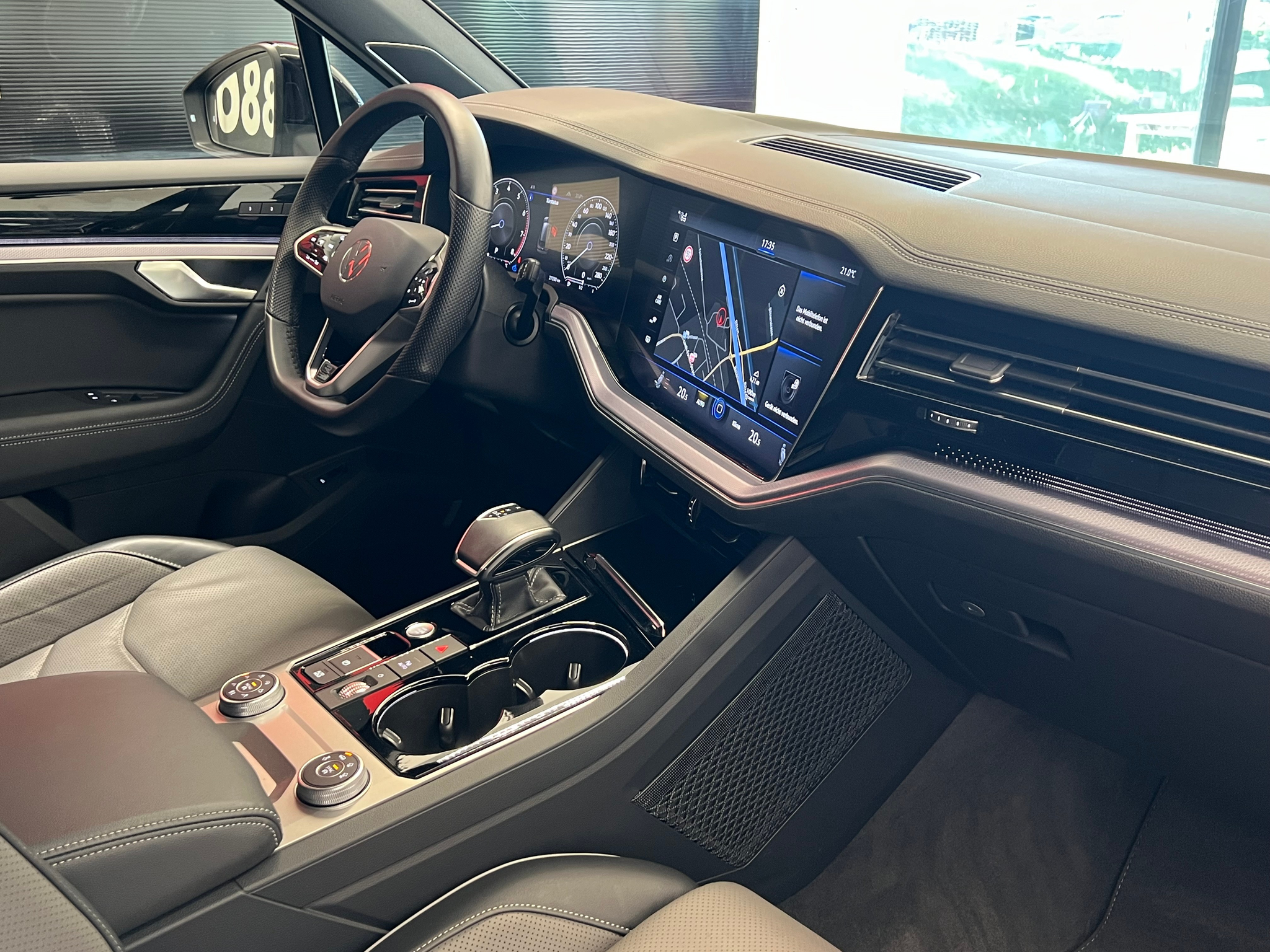 listing desktop thumbnail image 17