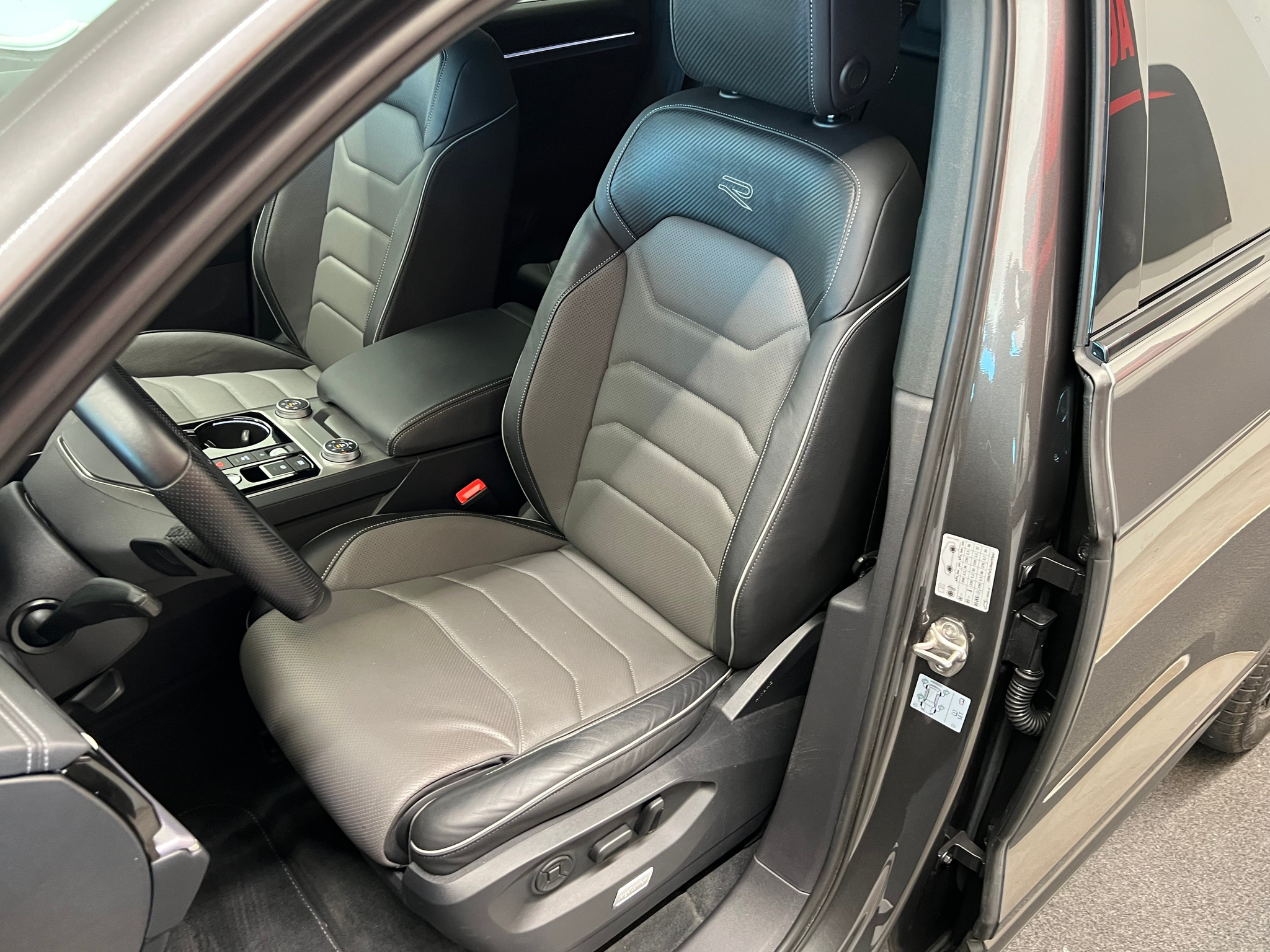 listing desktop thumbnail image 12