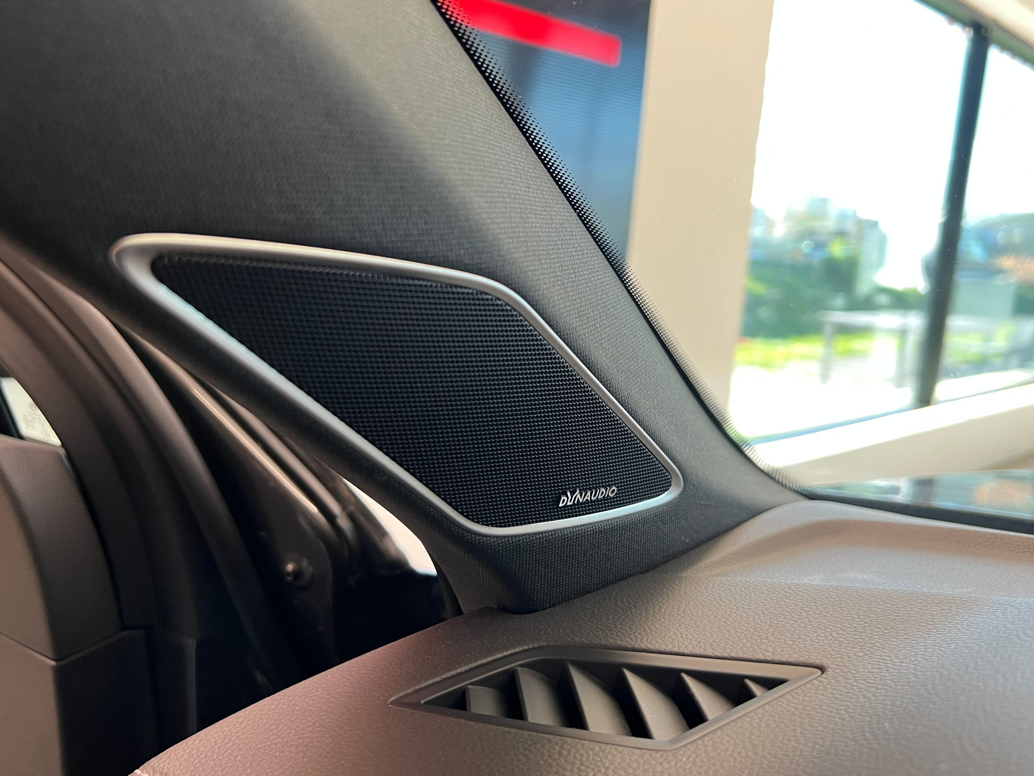 listing desktop thumbnail image 27