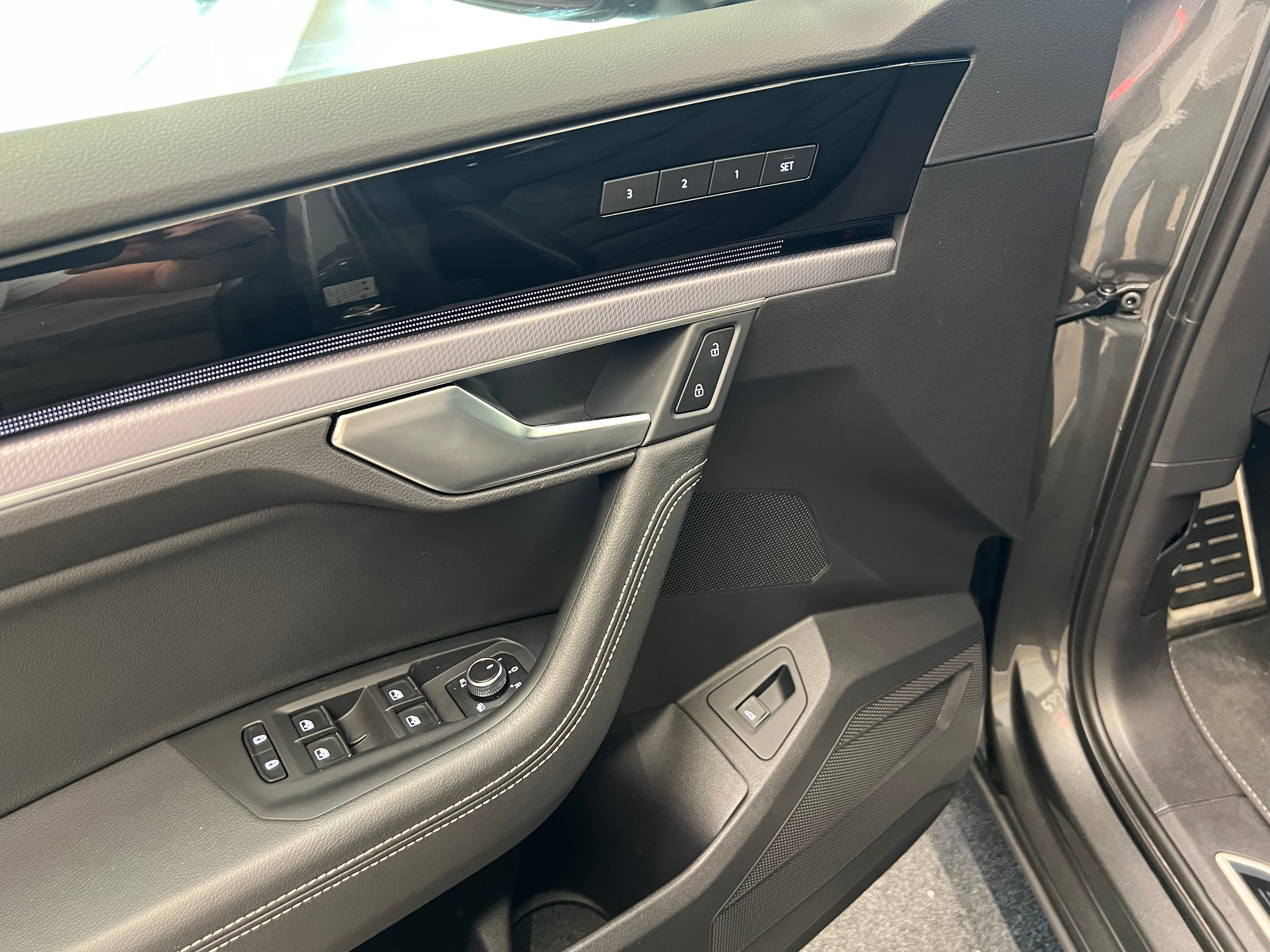 listing desktop thumbnail image 10