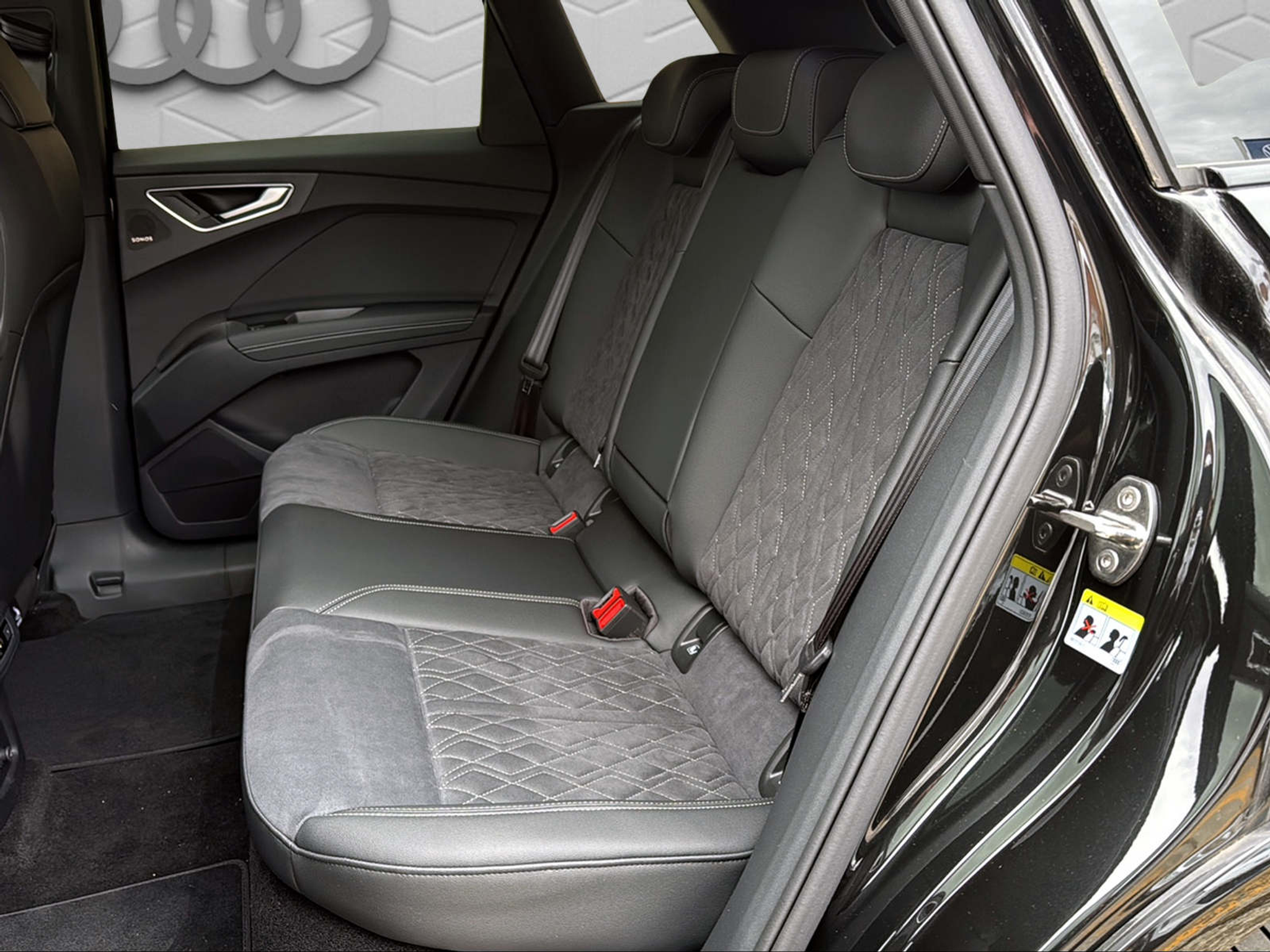 listing desktop thumbnail image 12