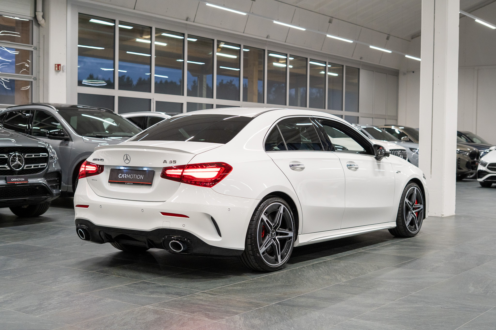 listing desktop thumbnail image 3