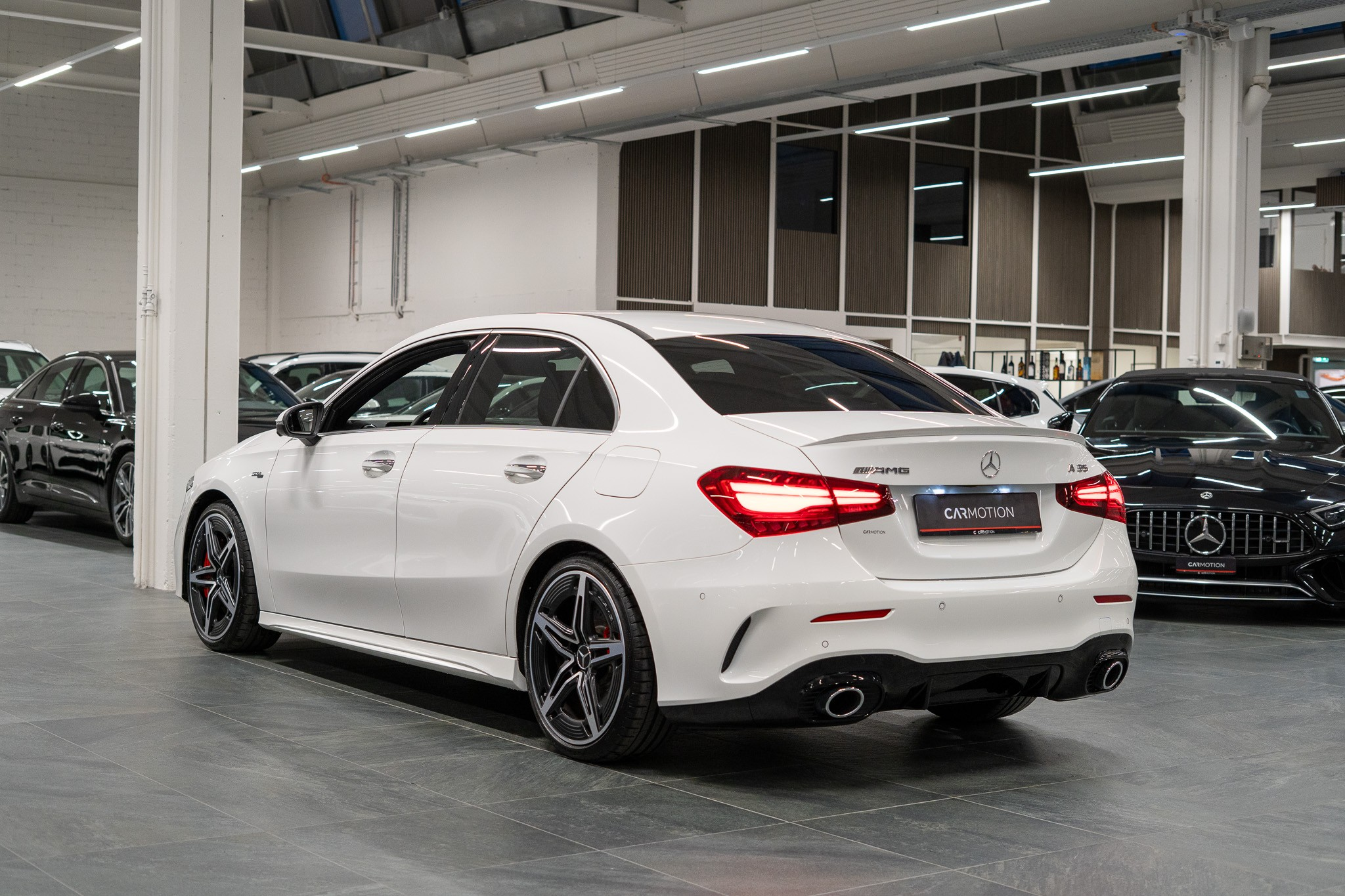 listing desktop thumbnail image 6