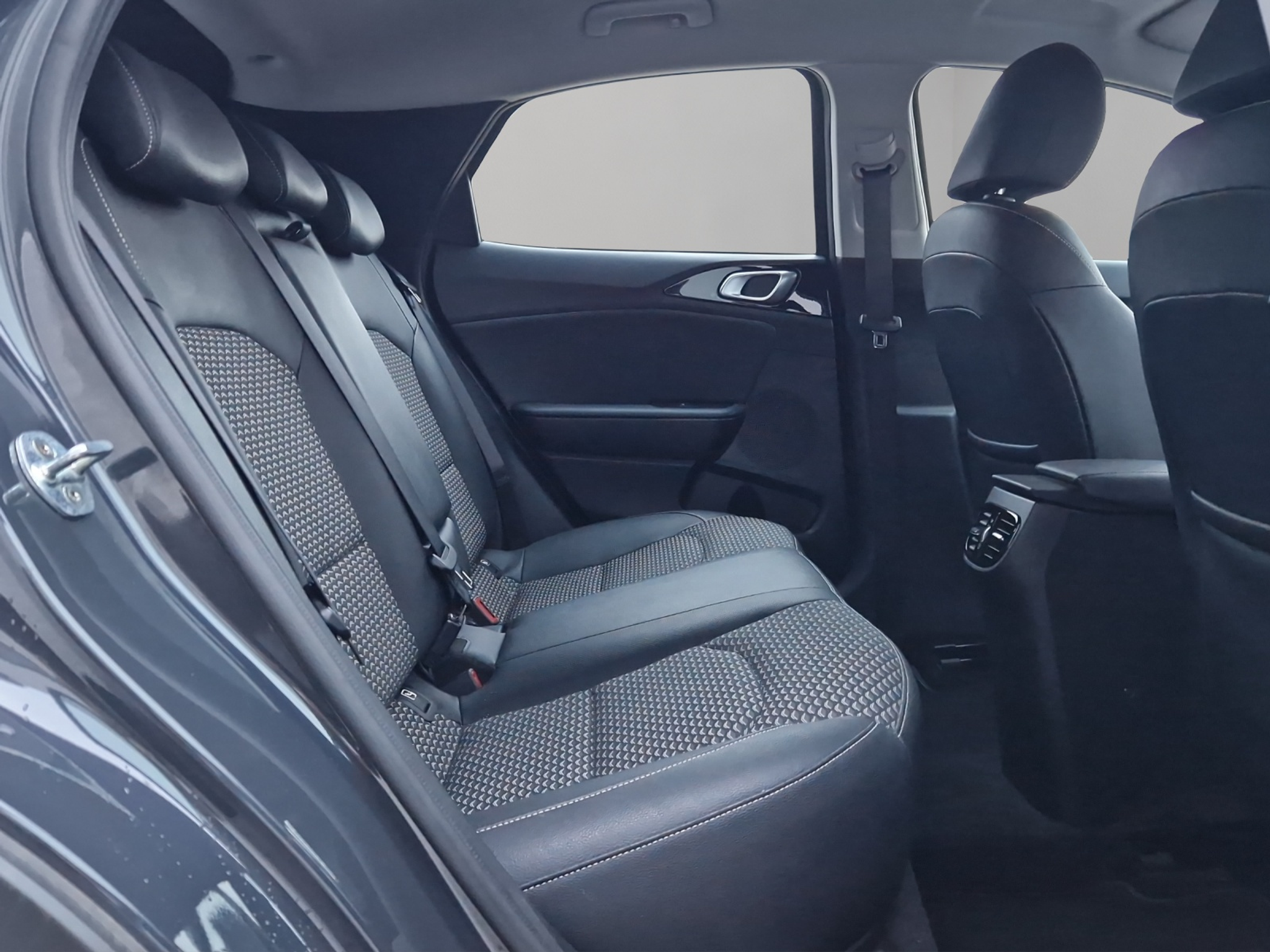 listing desktop thumbnail image 11