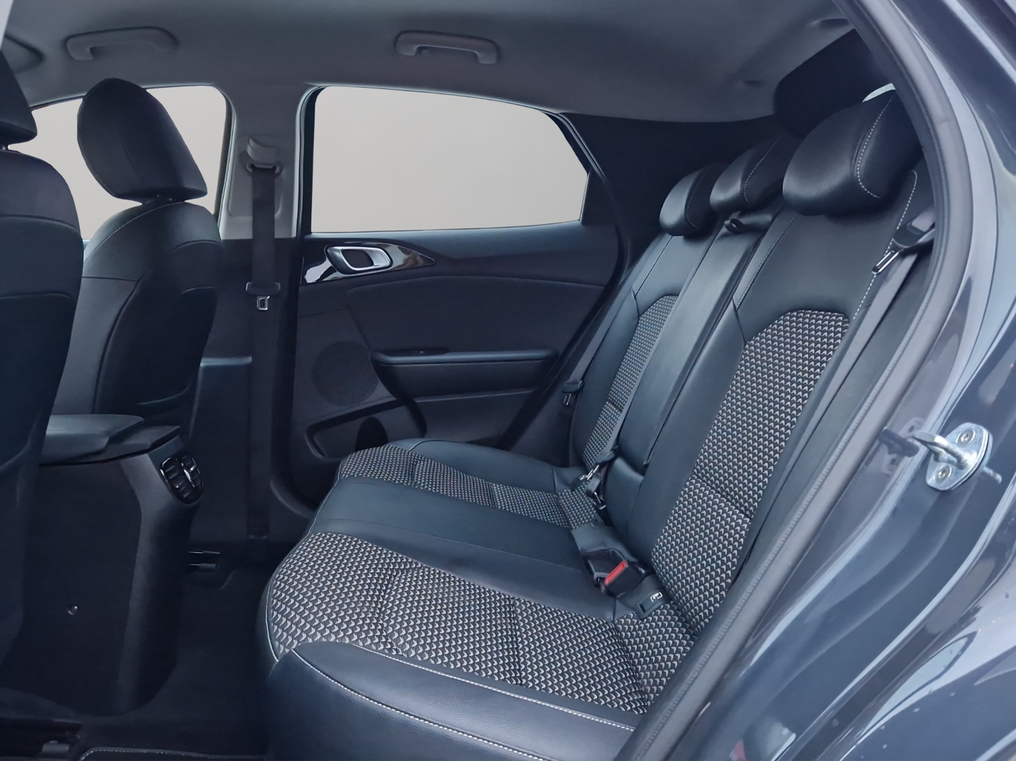 listing desktop thumbnail image 14