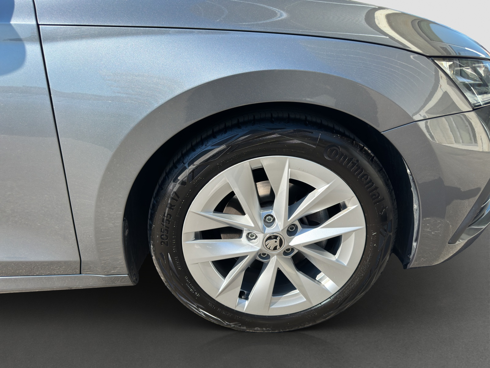 listing desktop thumbnail image 4