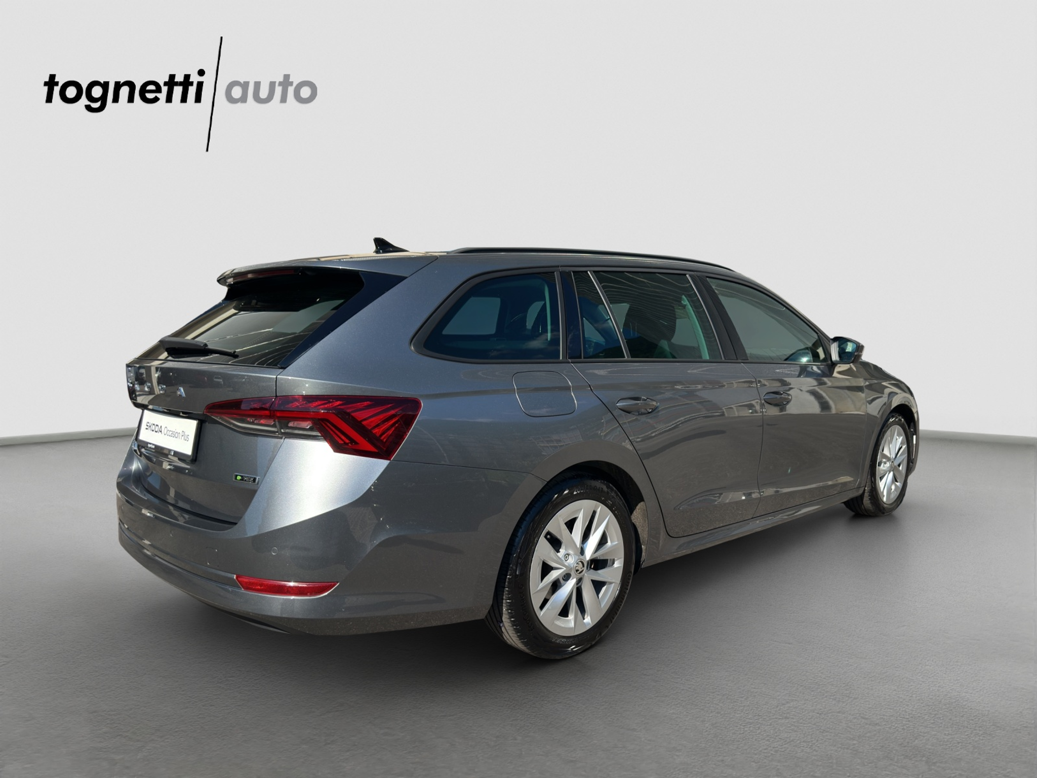 listing desktop thumbnail image 3