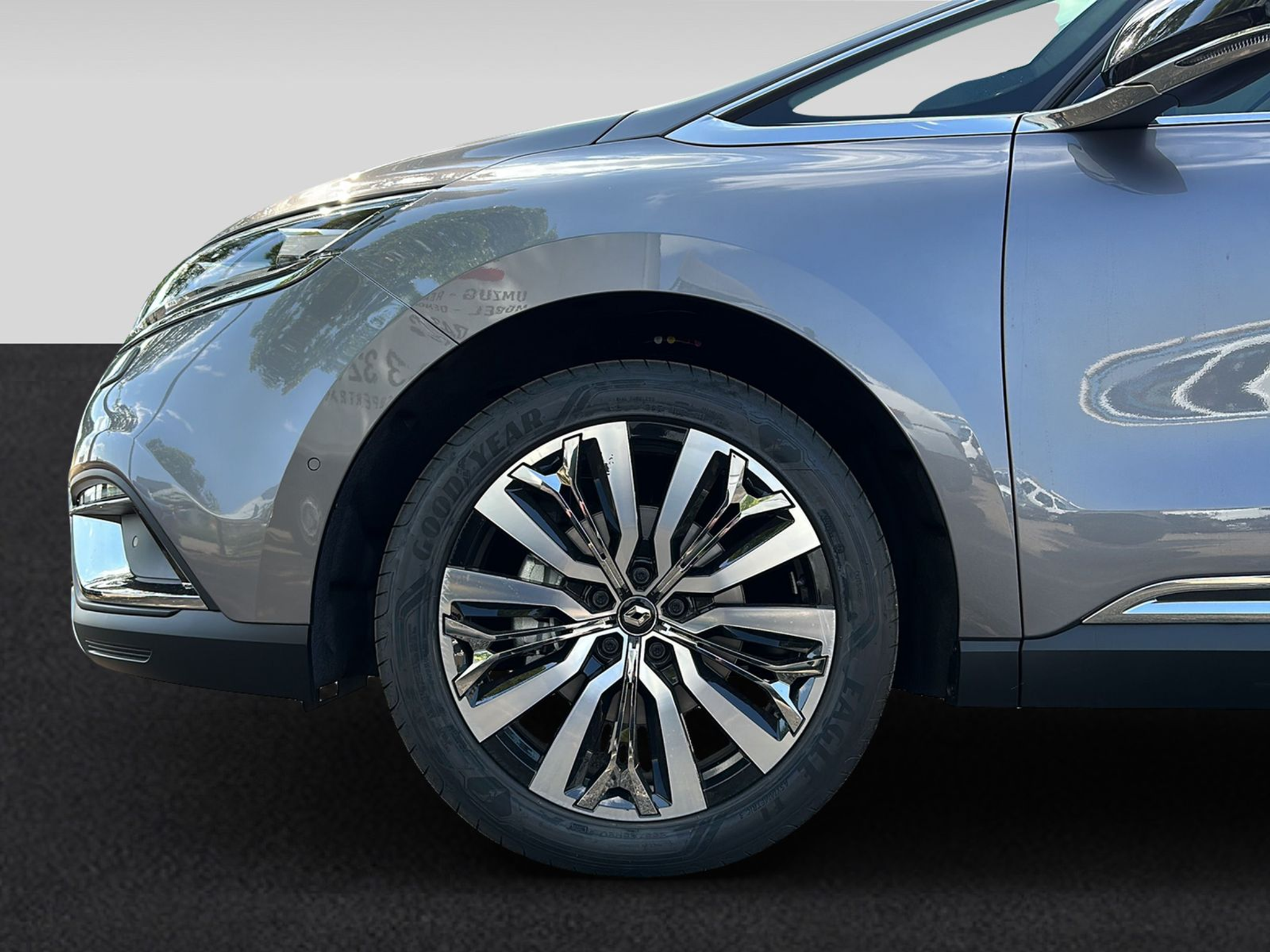 listing desktop thumbnail image 3