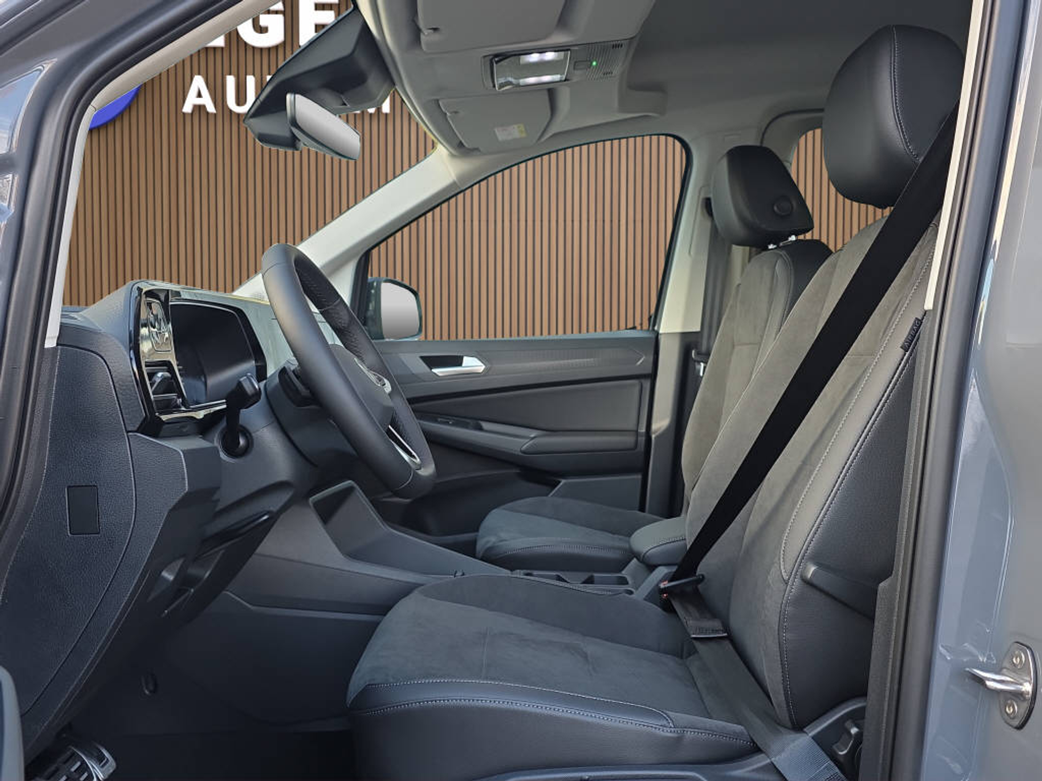 listing desktop thumbnail image 18