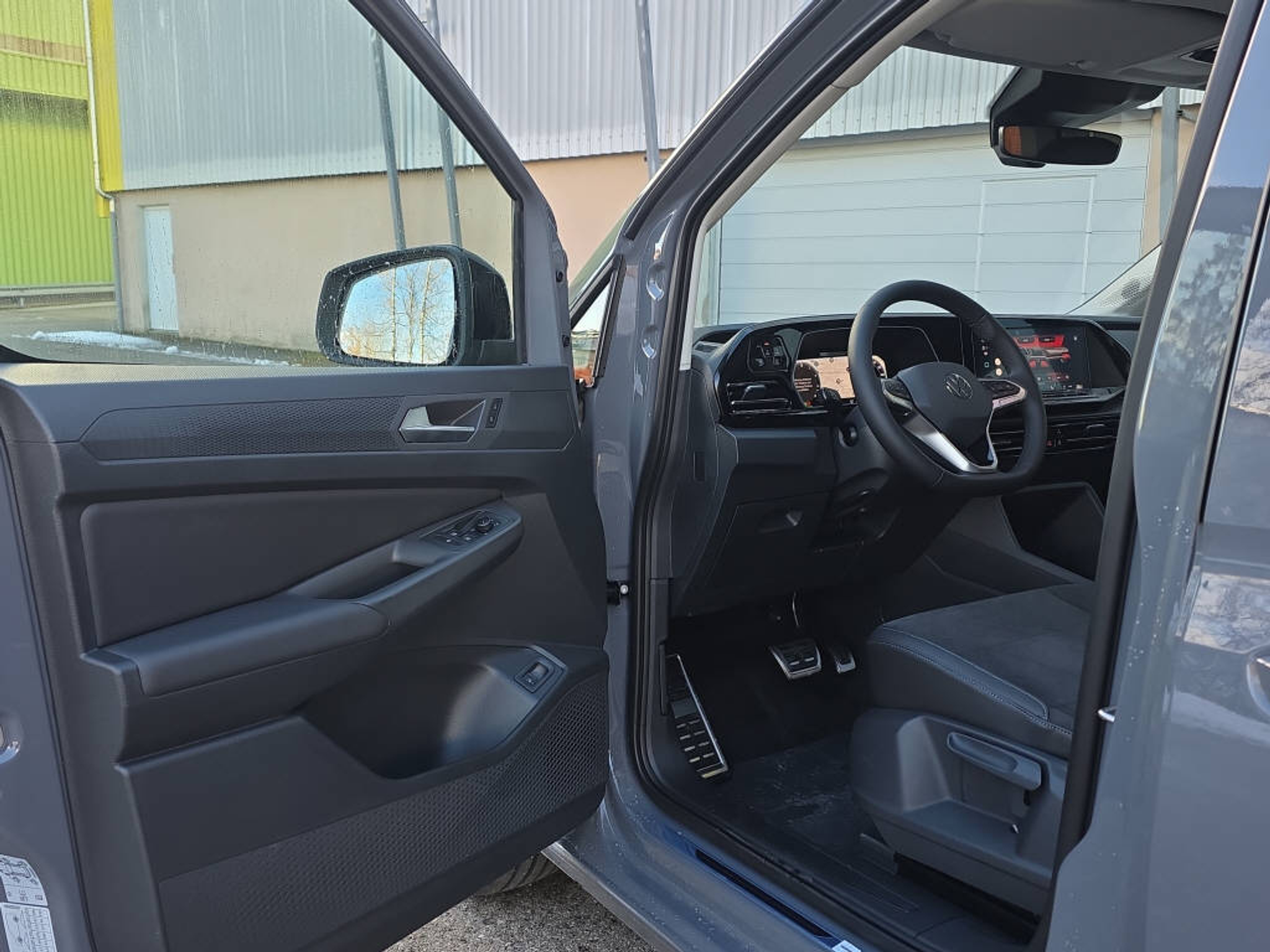 listing desktop thumbnail image 20