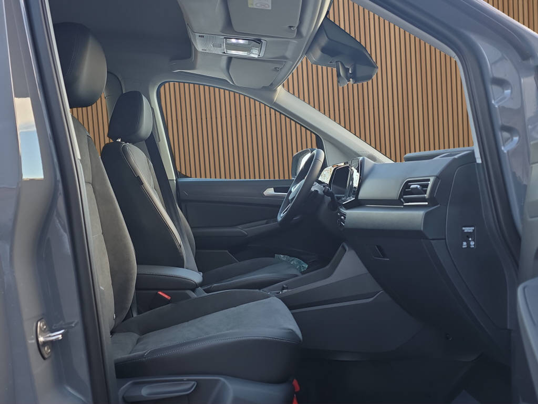 listing desktop thumbnail image 19