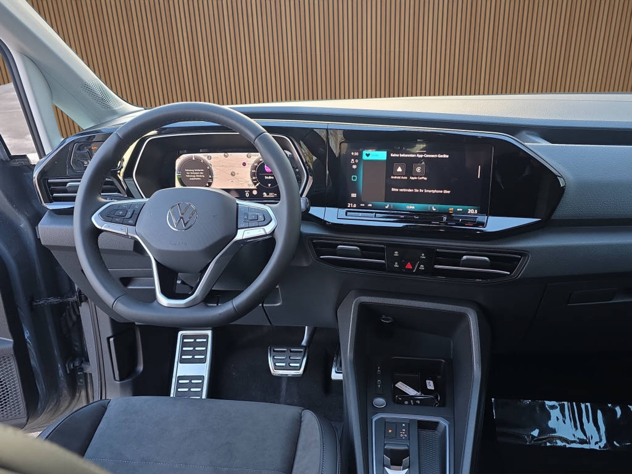 listing desktop thumbnail image 12