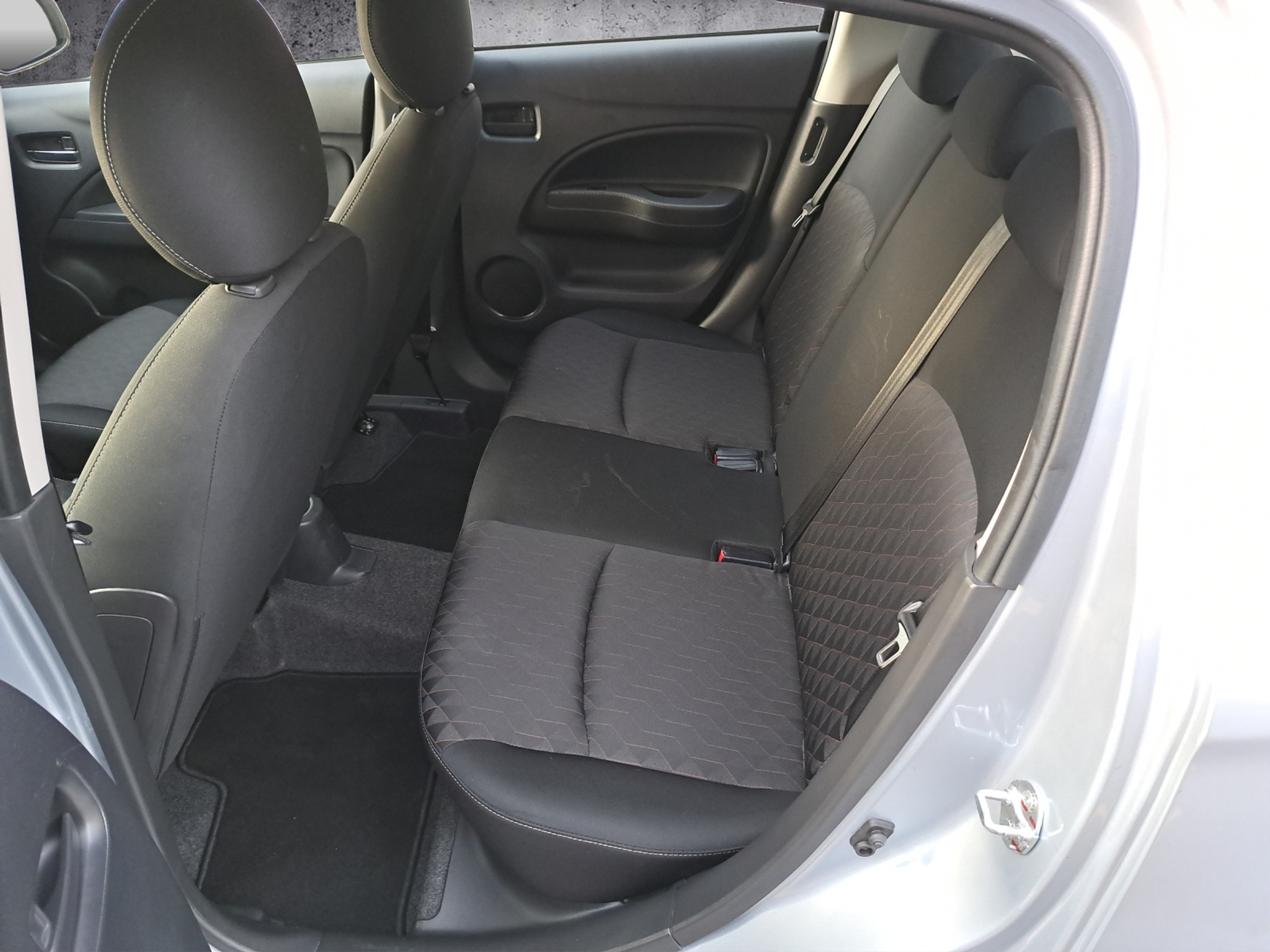 listing desktop thumbnail image 15