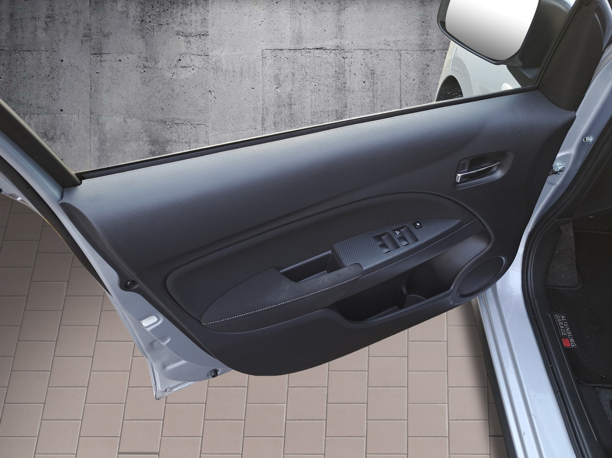 listing desktop thumbnail image 14