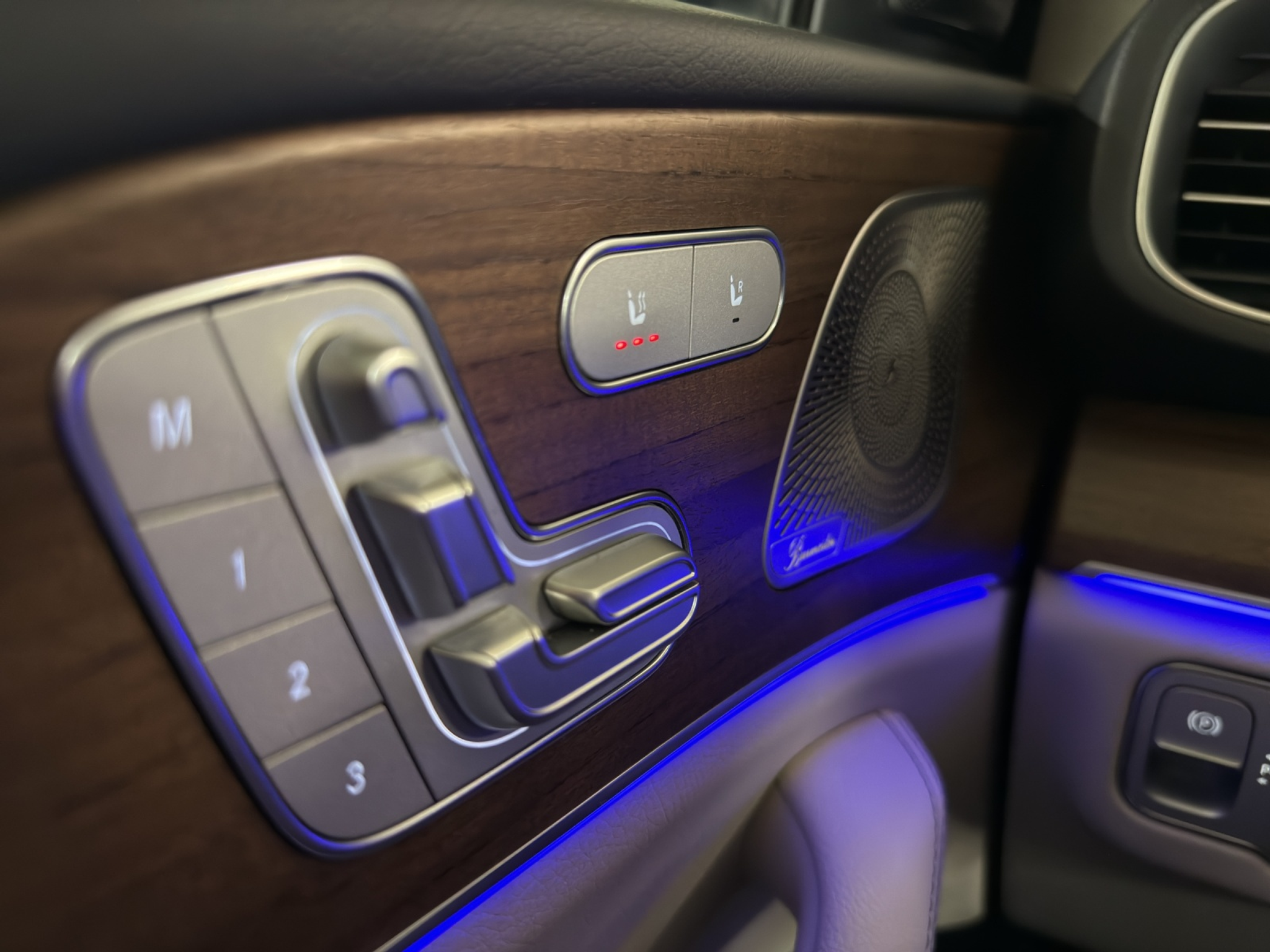 listing desktop thumbnail image 18