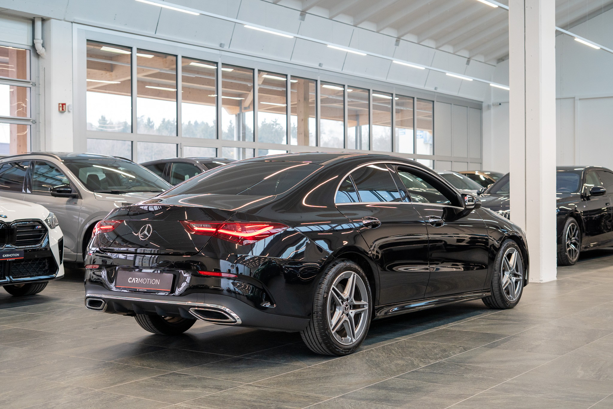 listing desktop thumbnail image 3