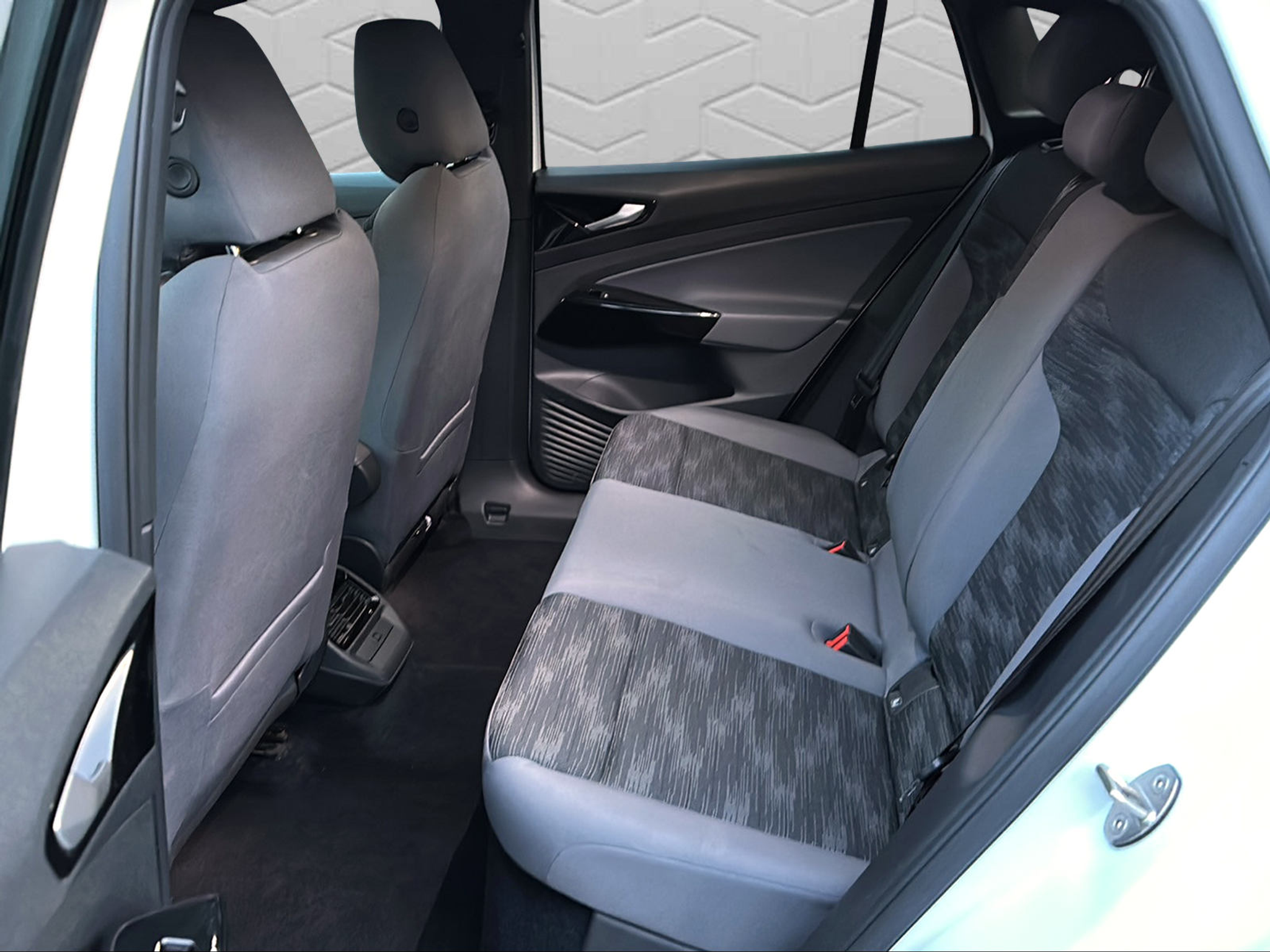 listing desktop thumbnail image 15