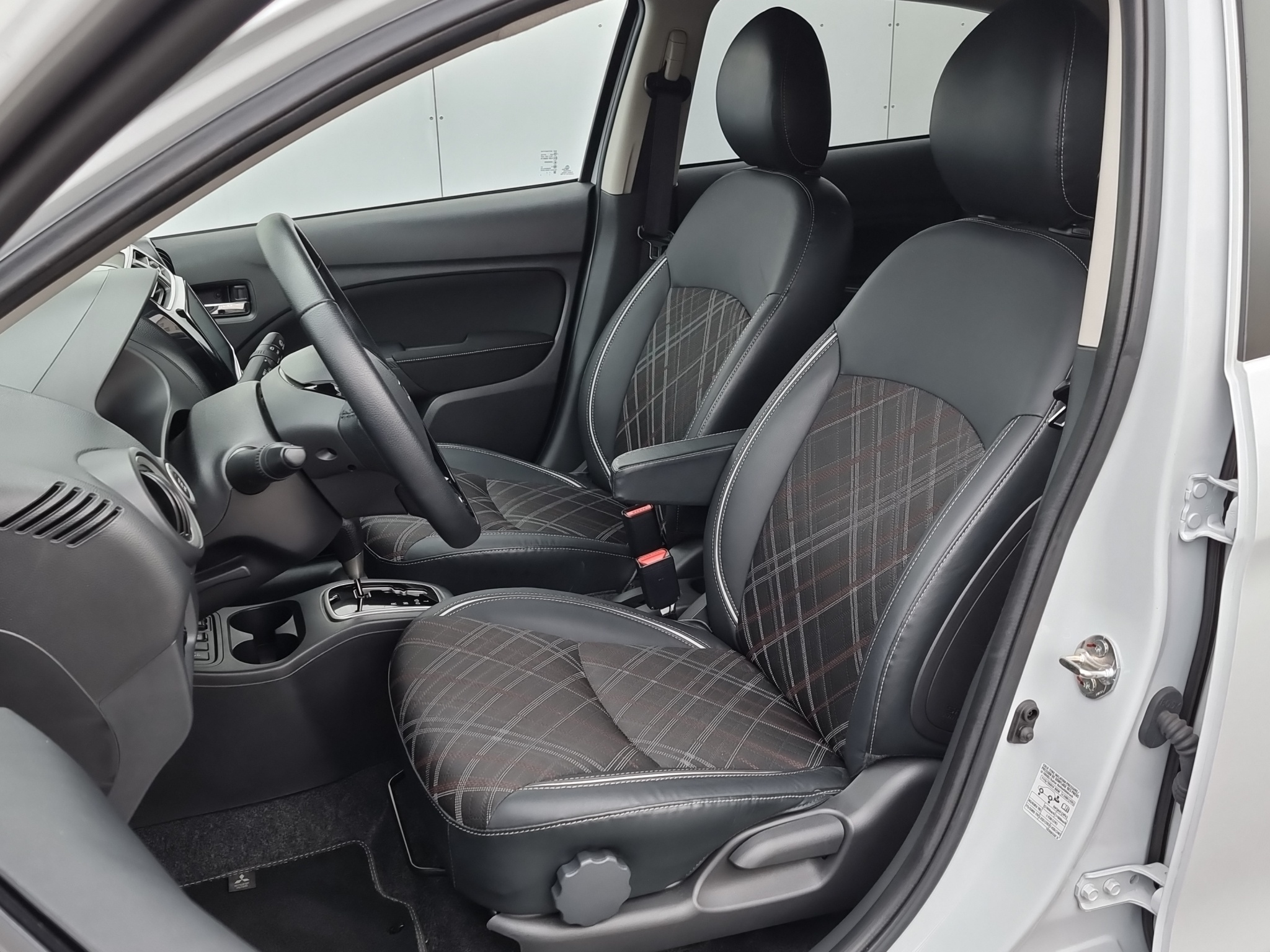 listing desktop thumbnail image 14