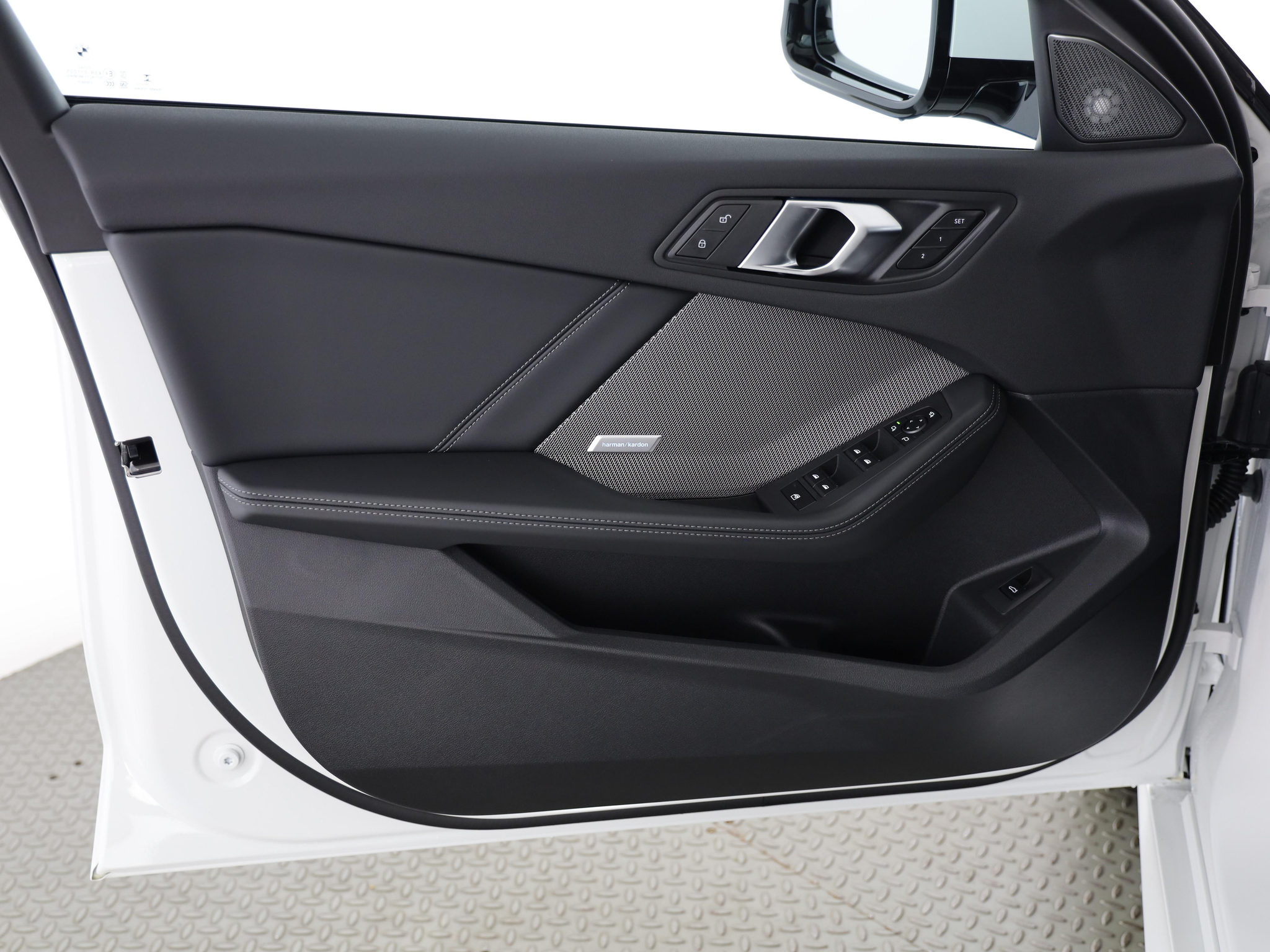 listing desktop thumbnail image 9