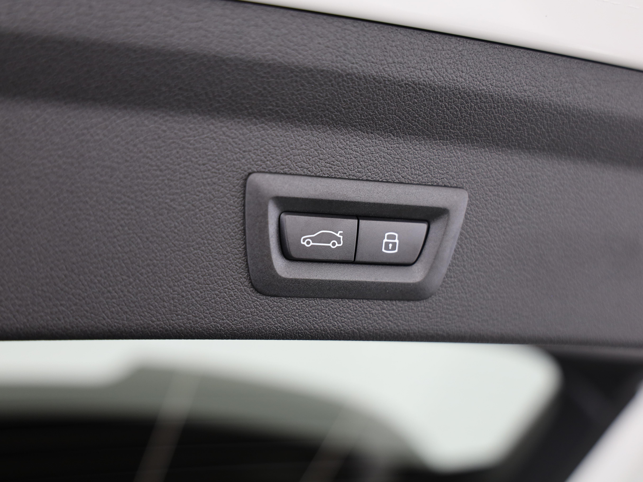 listing desktop thumbnail image 8