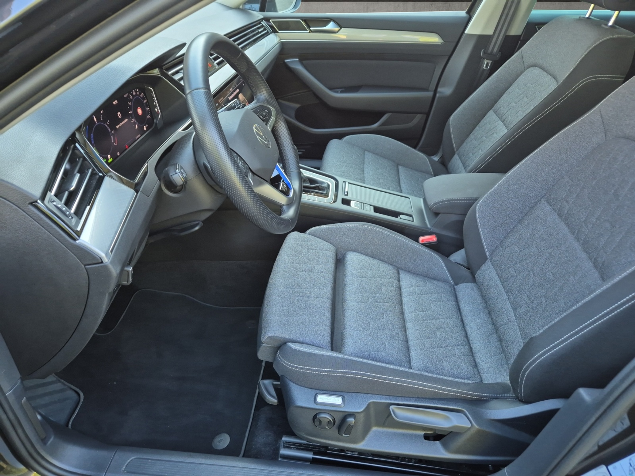 listing desktop thumbnail image 8