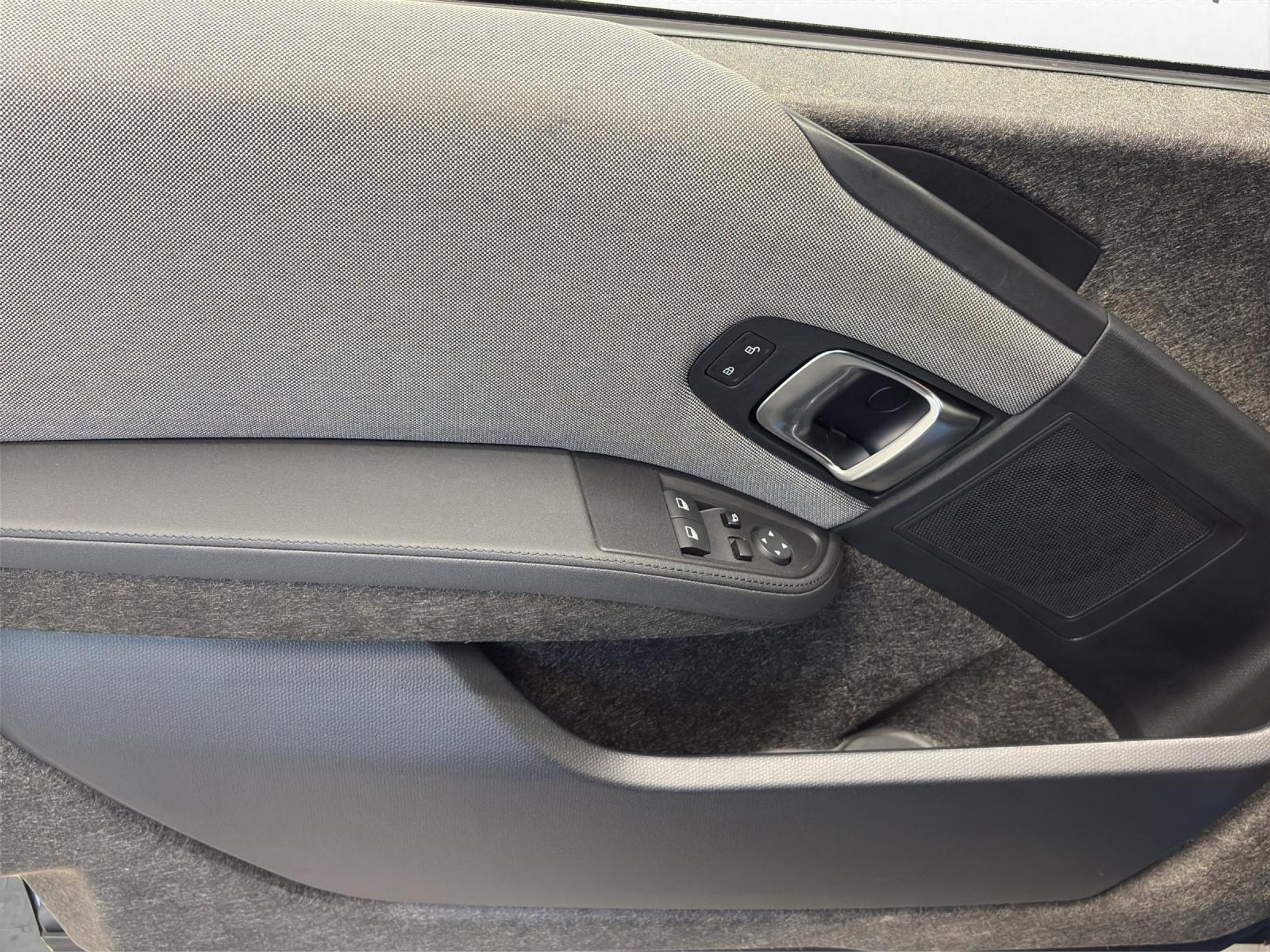 listing desktop thumbnail image 16