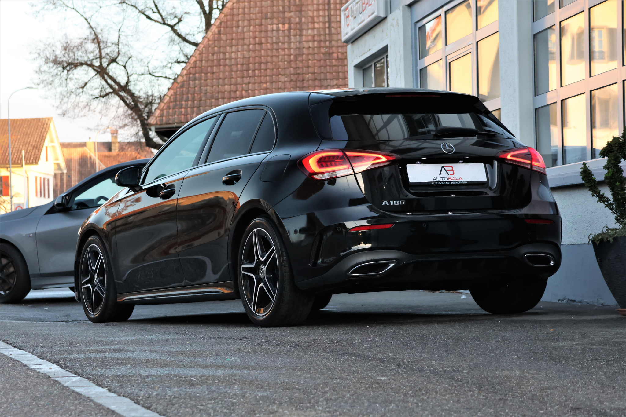 listing desktop thumbnail image 2