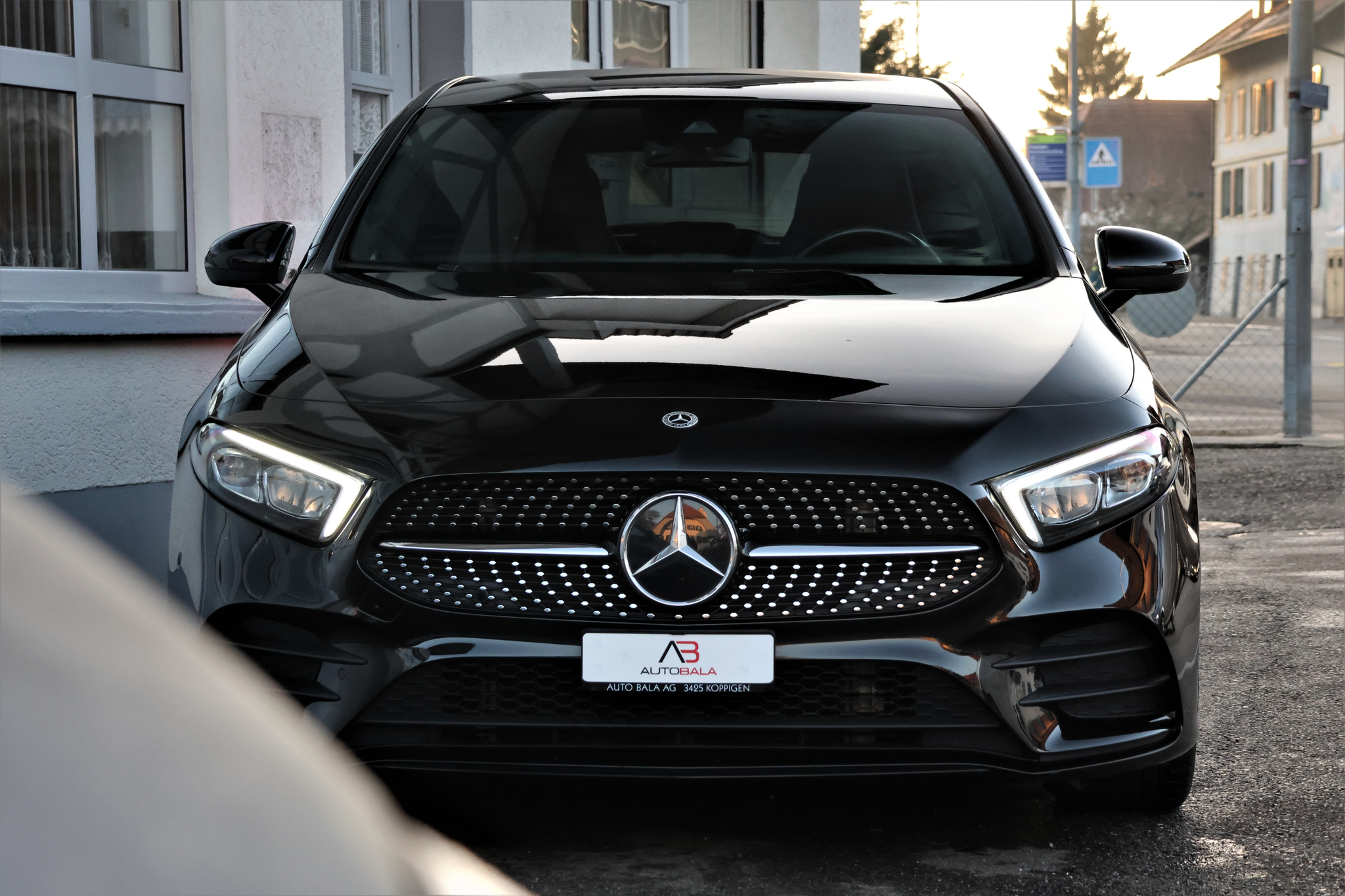 listing desktop thumbnail image 1