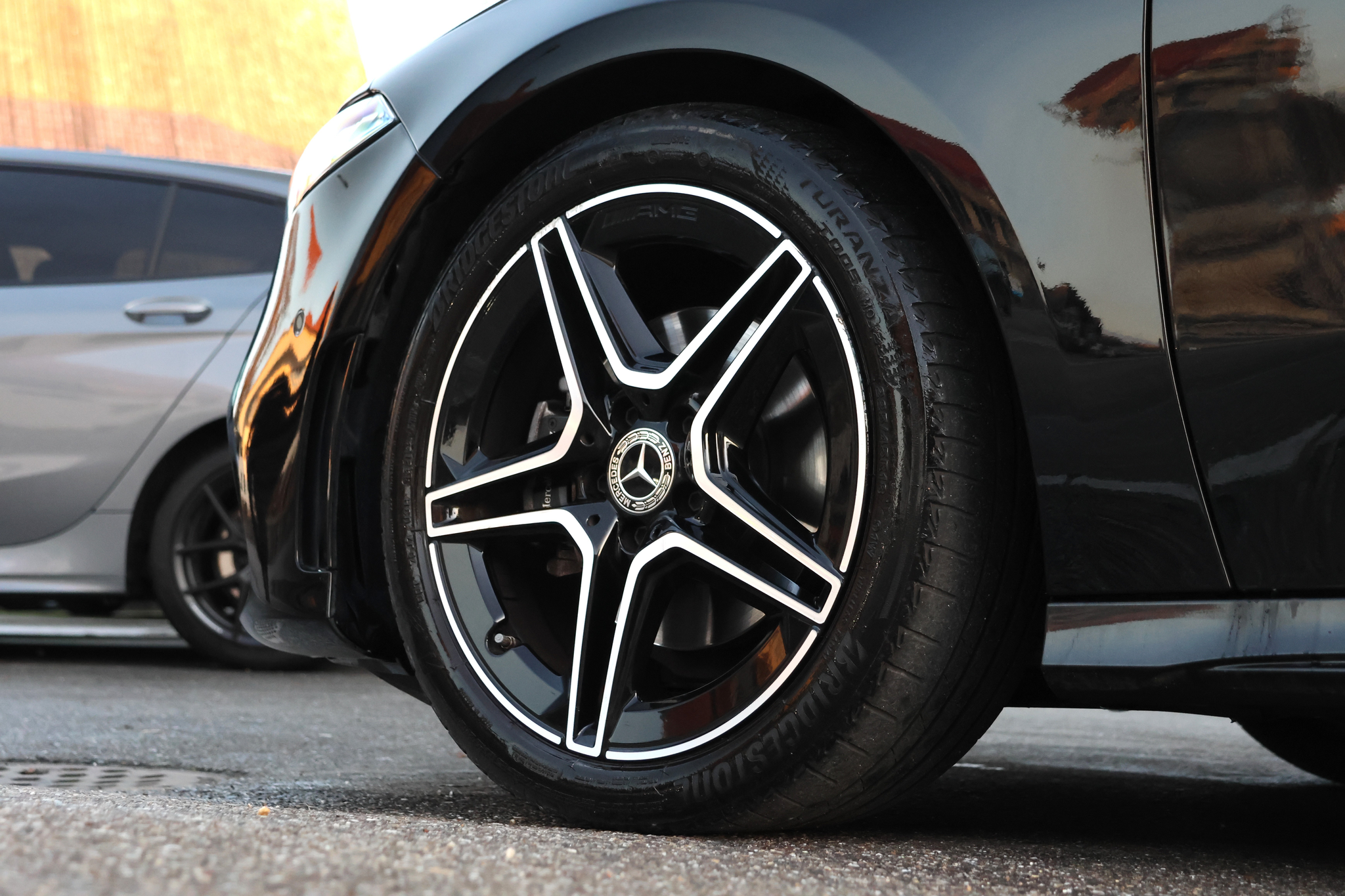 listing desktop thumbnail image 6