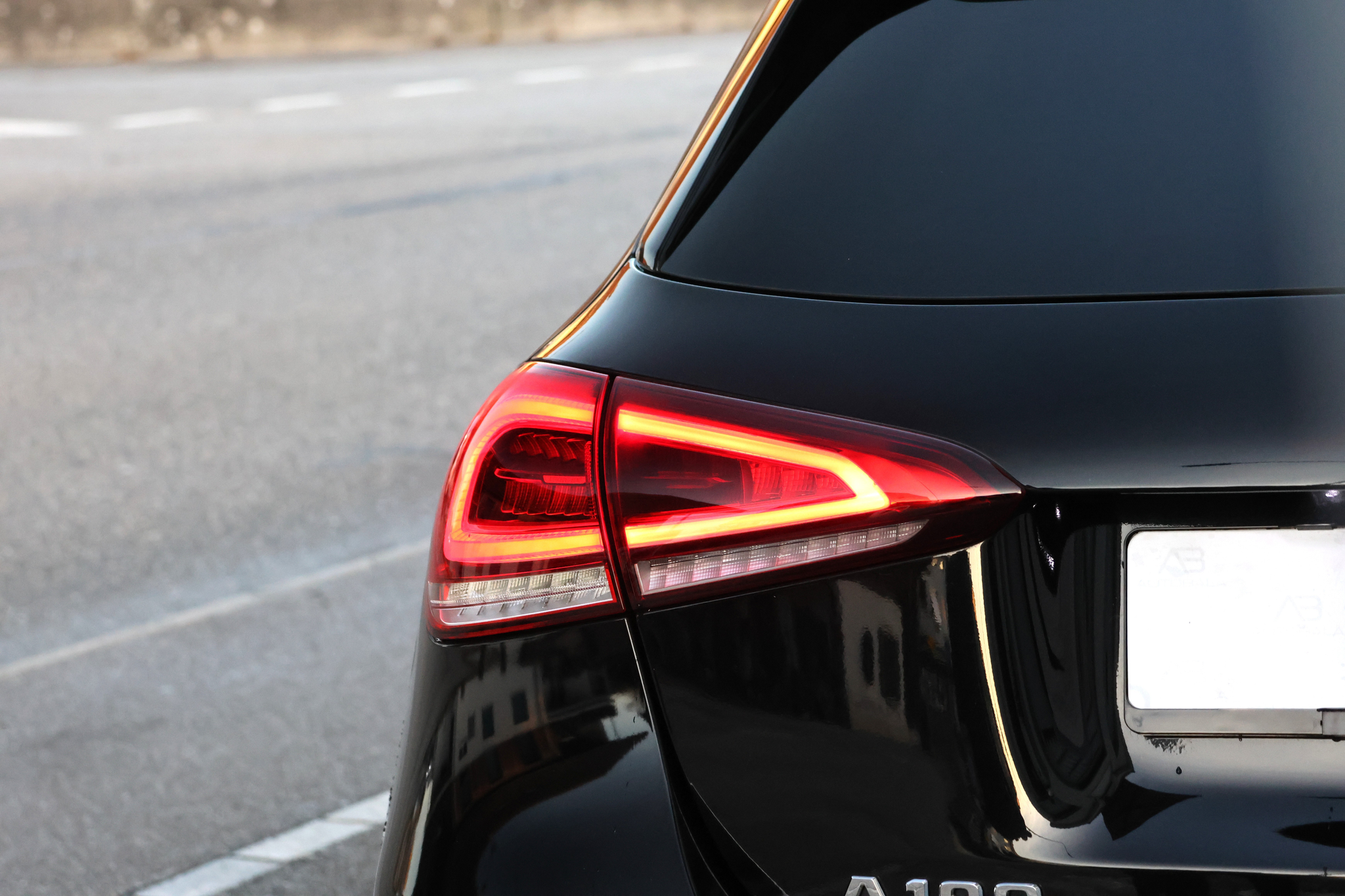 listing desktop thumbnail image 4