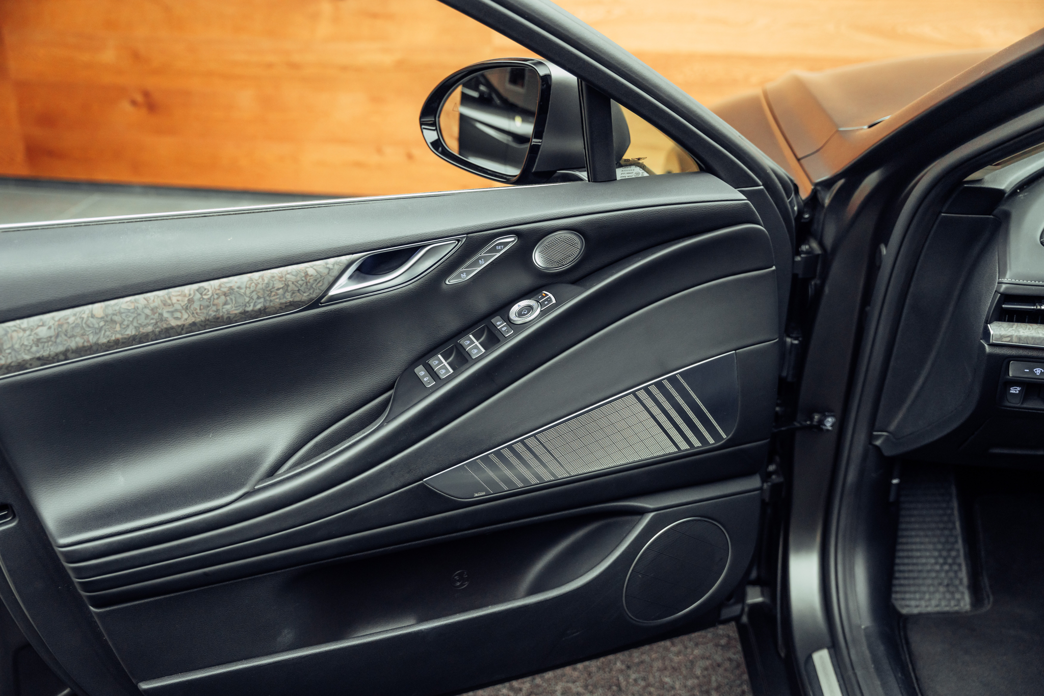 listing desktop thumbnail image 9