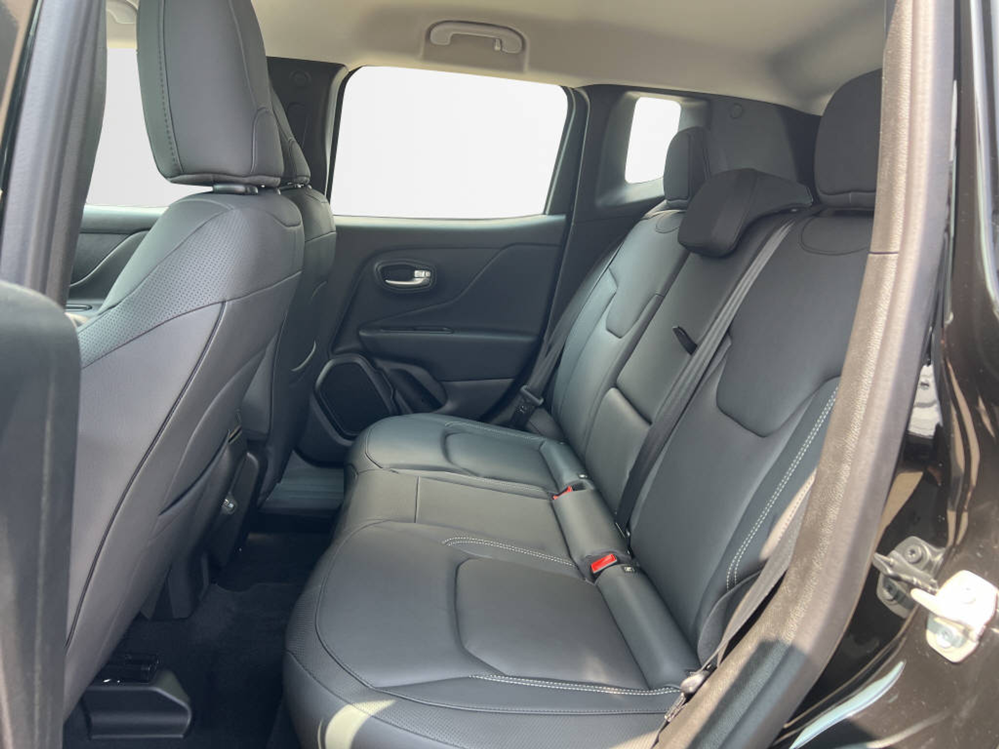 listing desktop thumbnail image 11