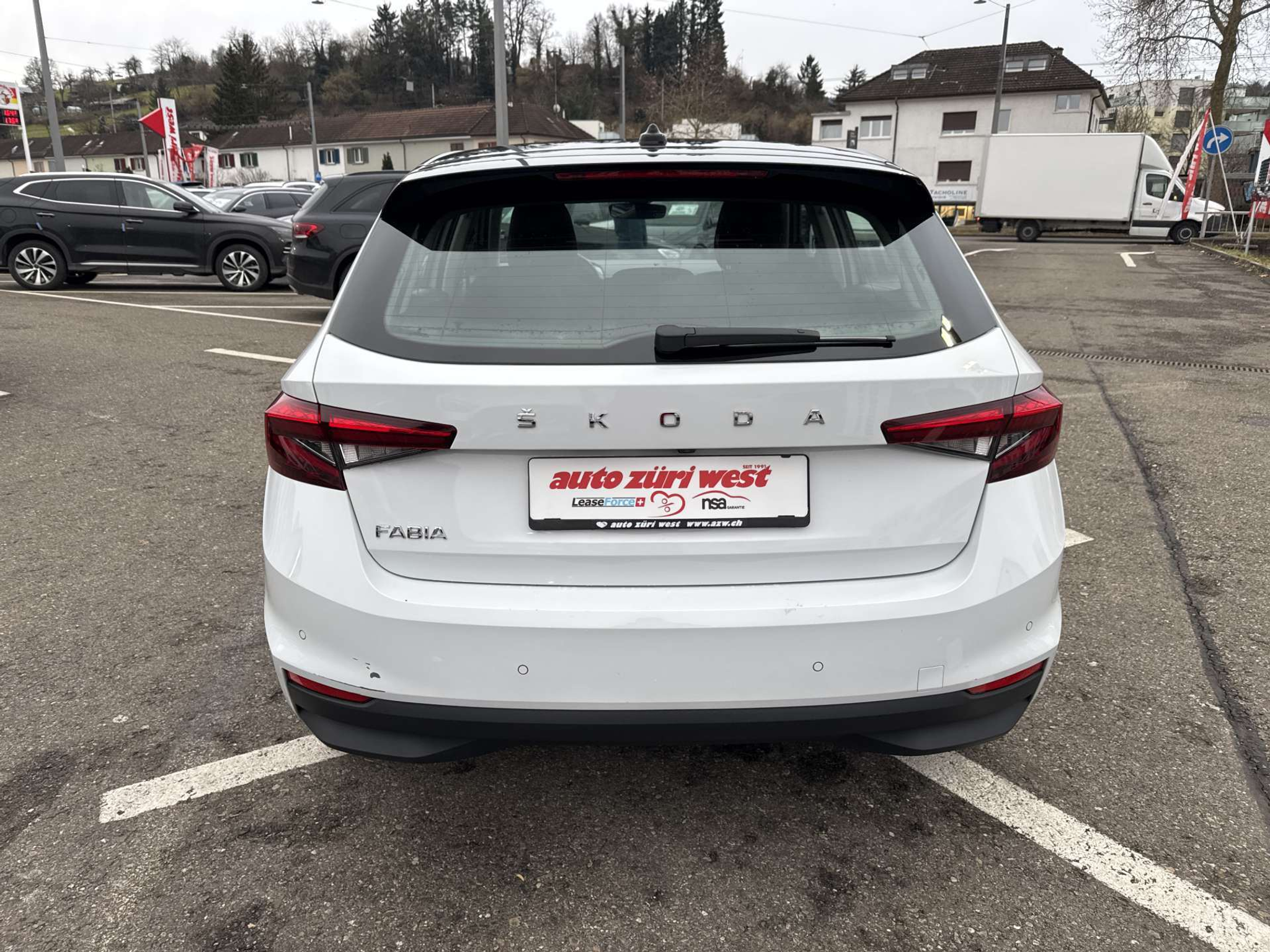 listing desktop thumbnail image 14