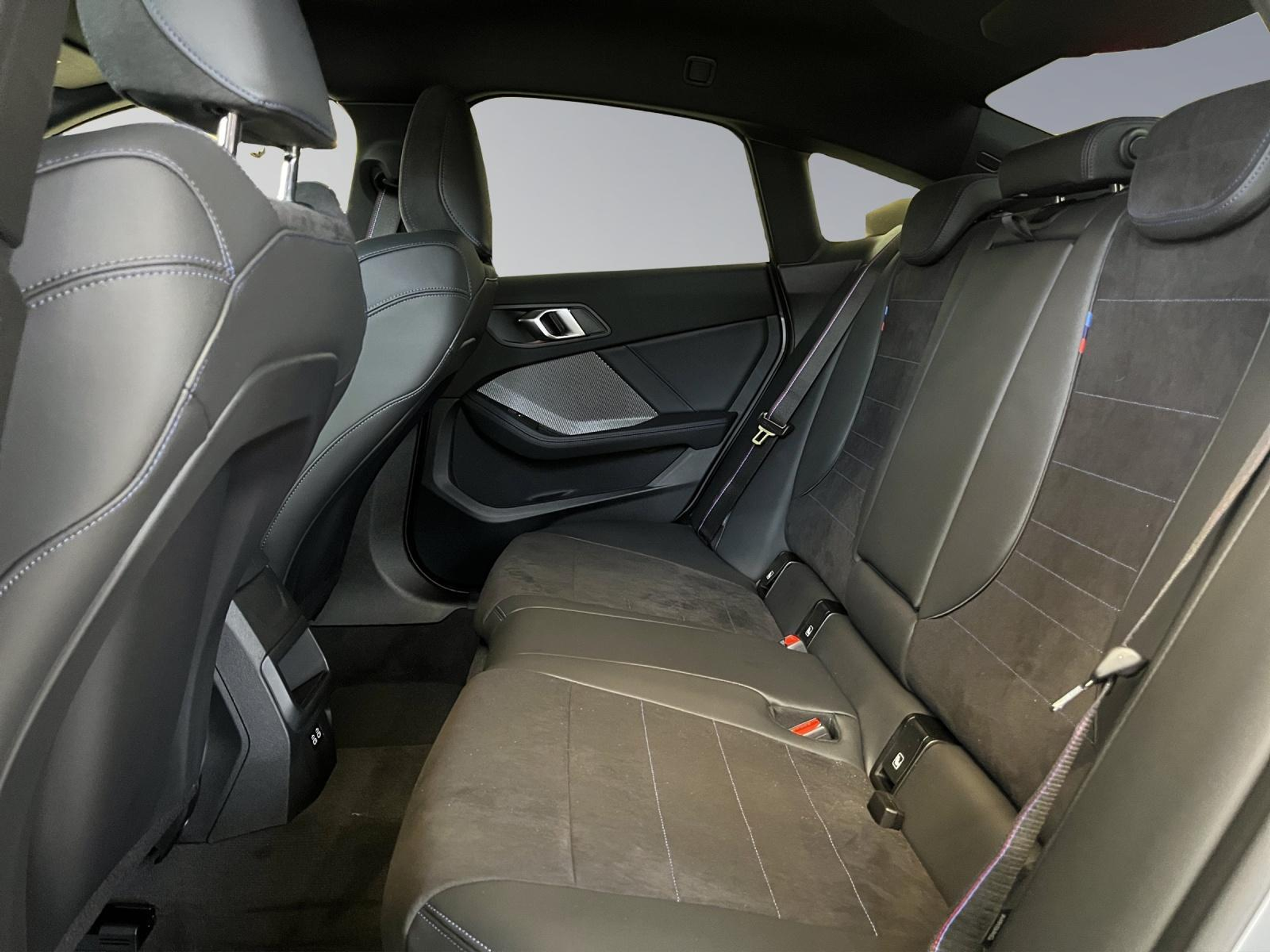 listing desktop thumbnail image 12