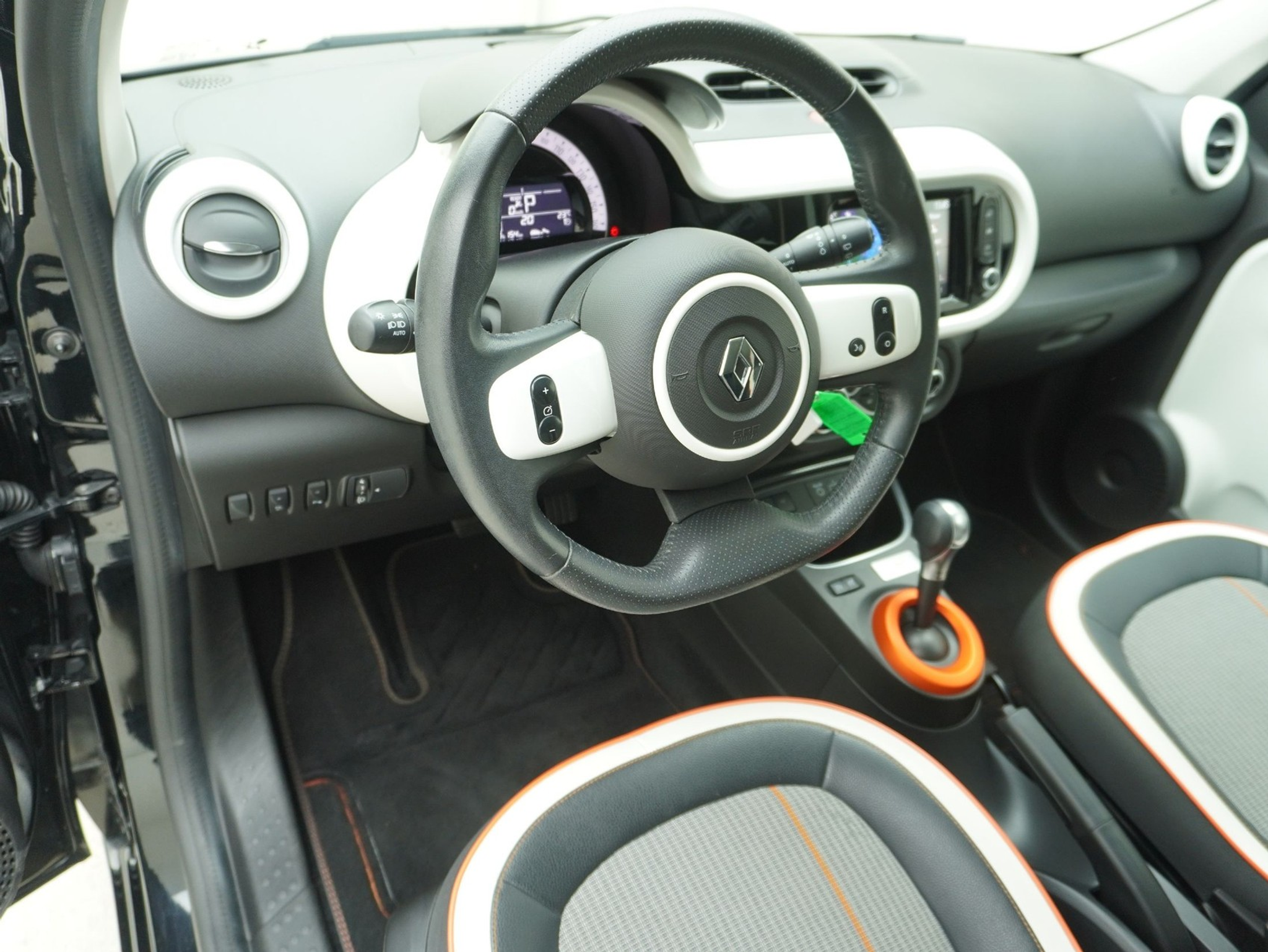 listing desktop thumbnail image 8