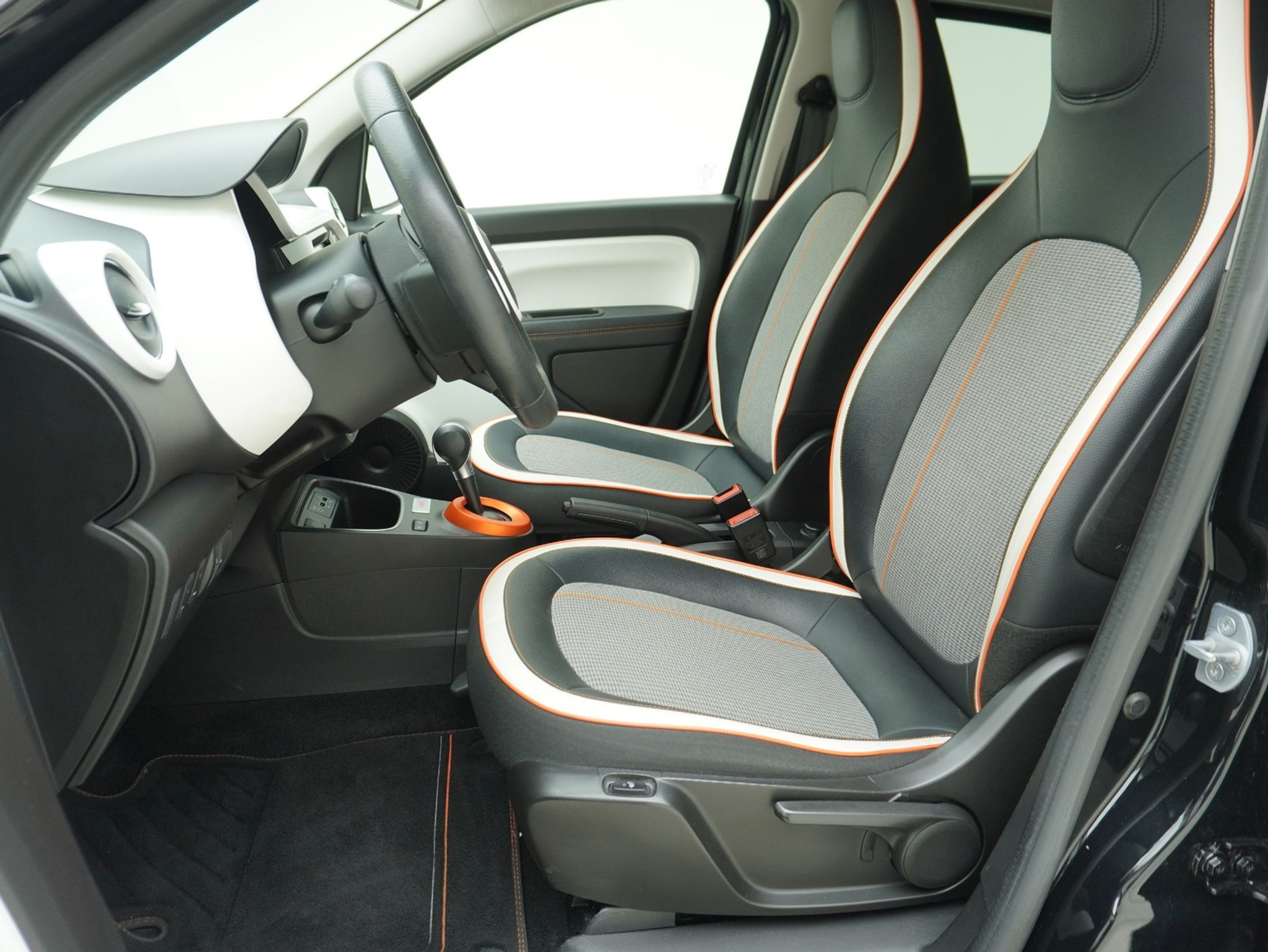 listing desktop thumbnail image 9