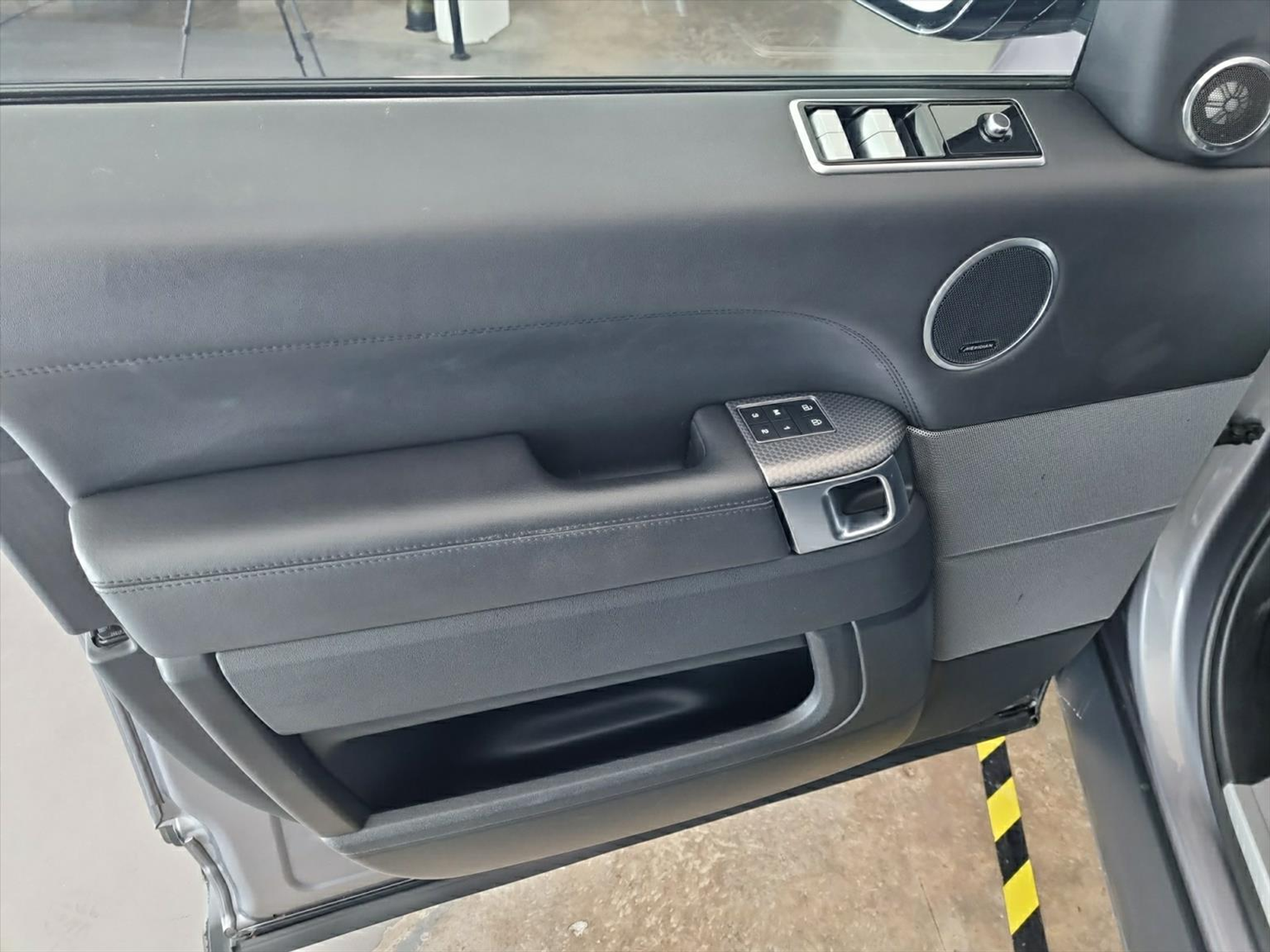 listing desktop thumbnail image 9