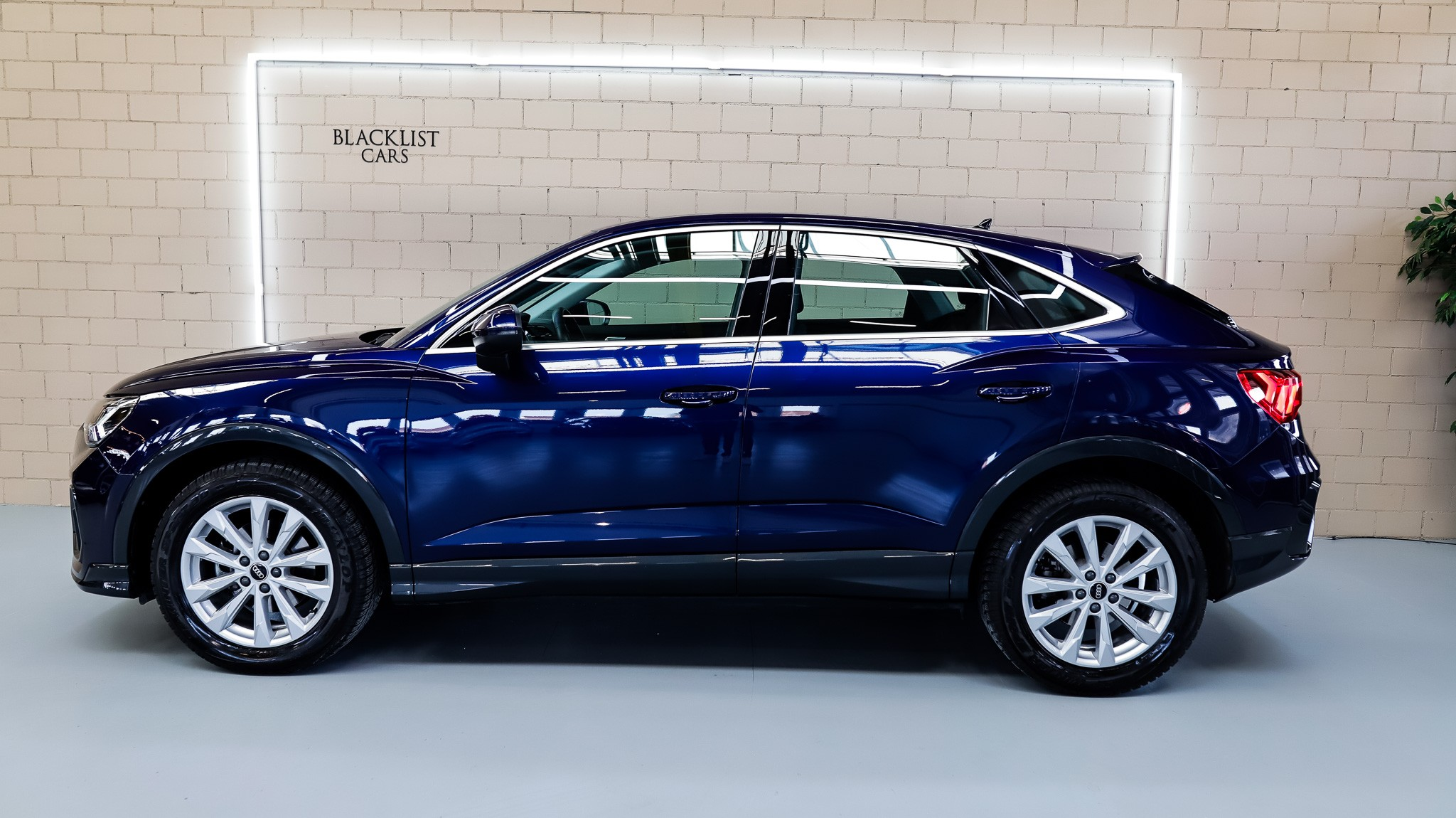 listing desktop thumbnail image 3