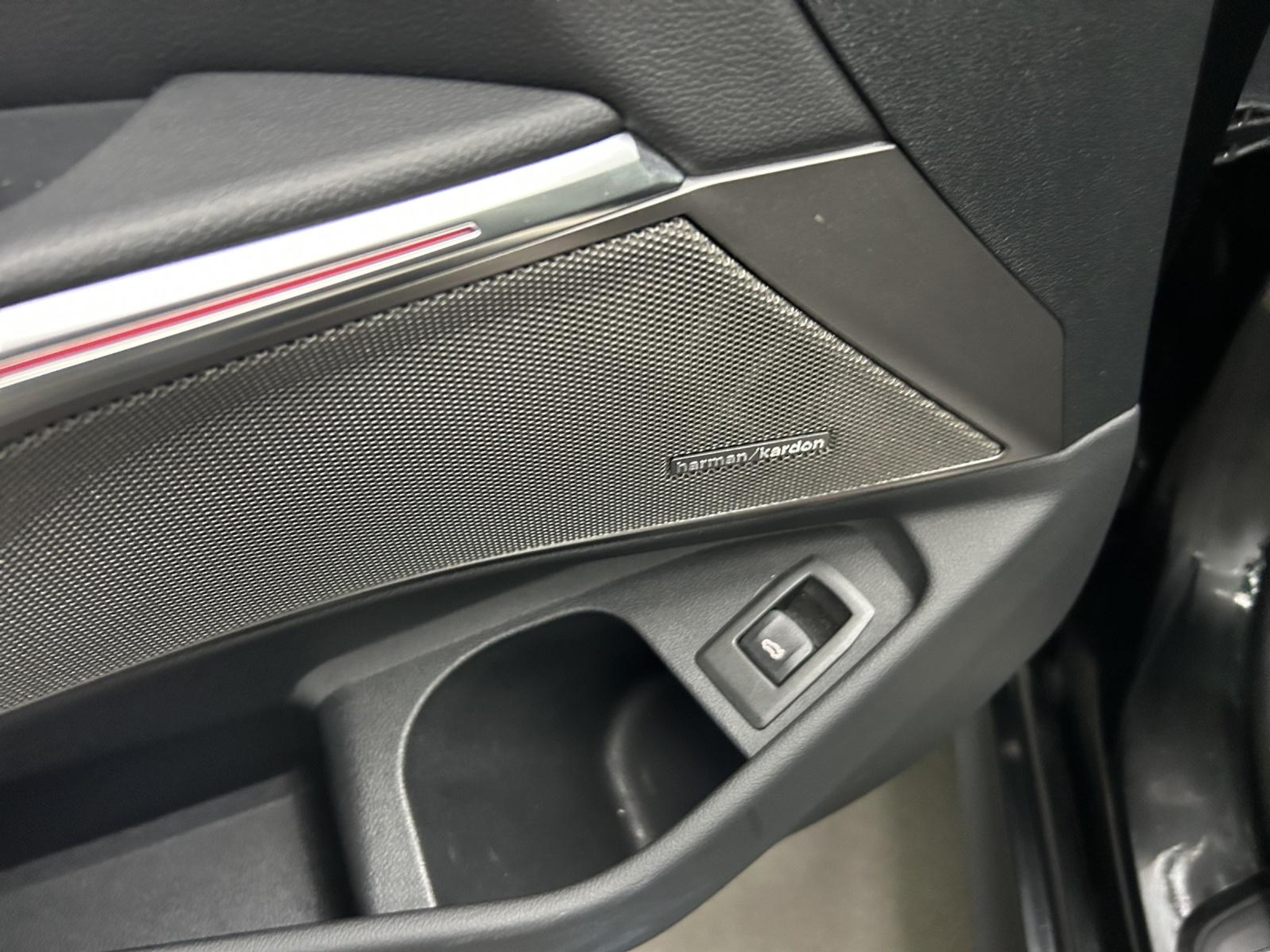 listing desktop thumbnail image 17