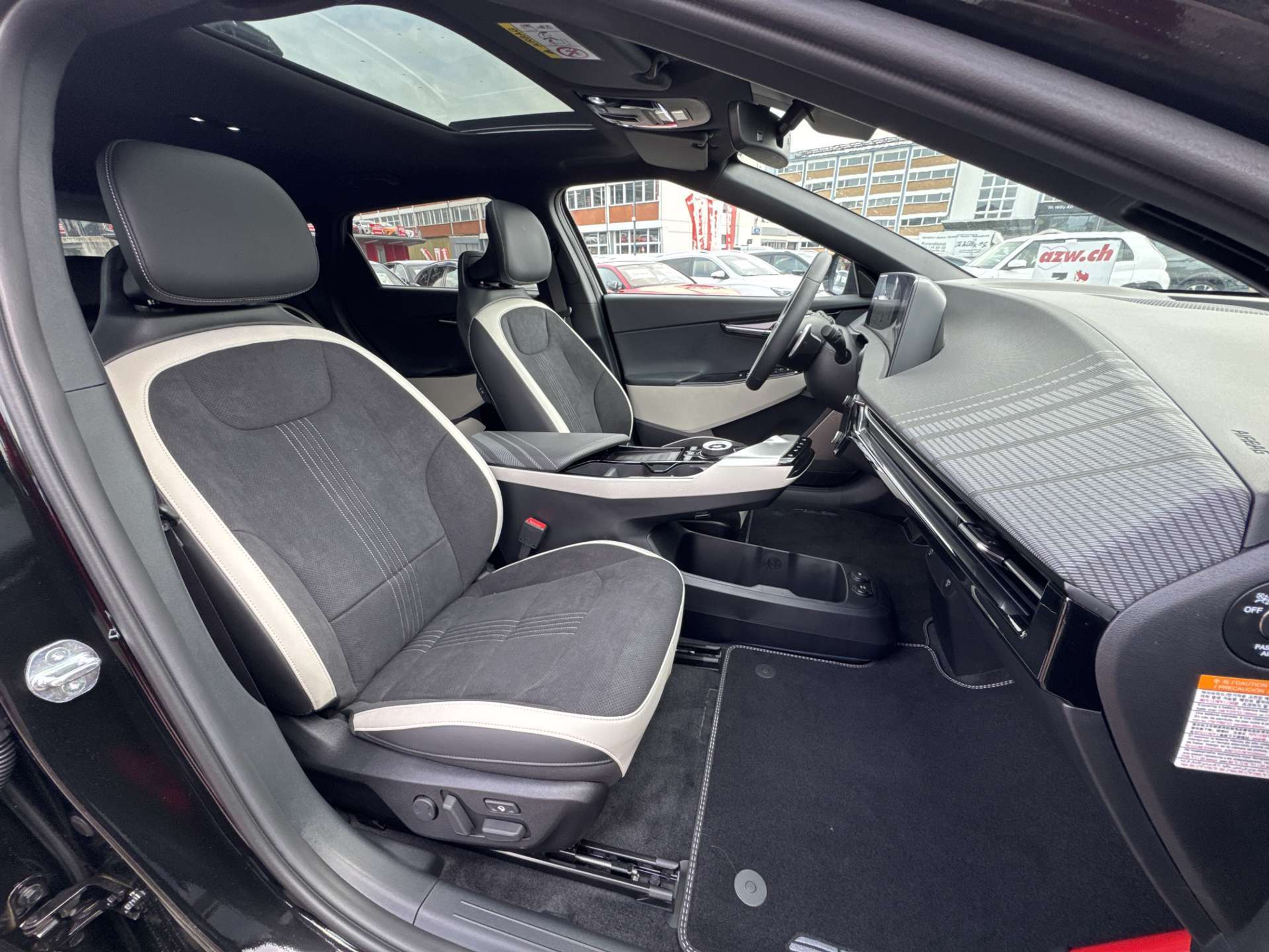 listing desktop thumbnail image 12