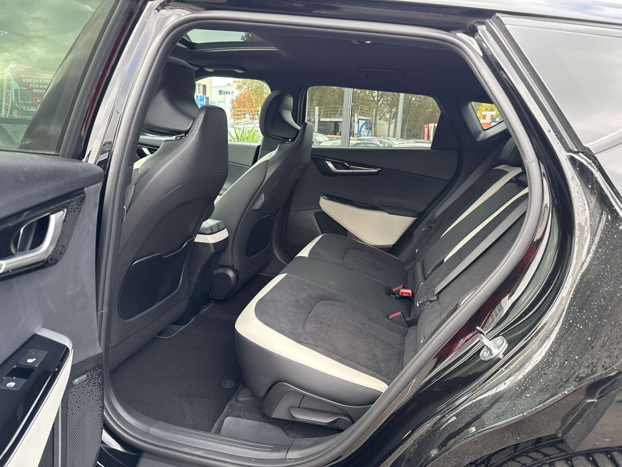 listing desktop thumbnail image 6