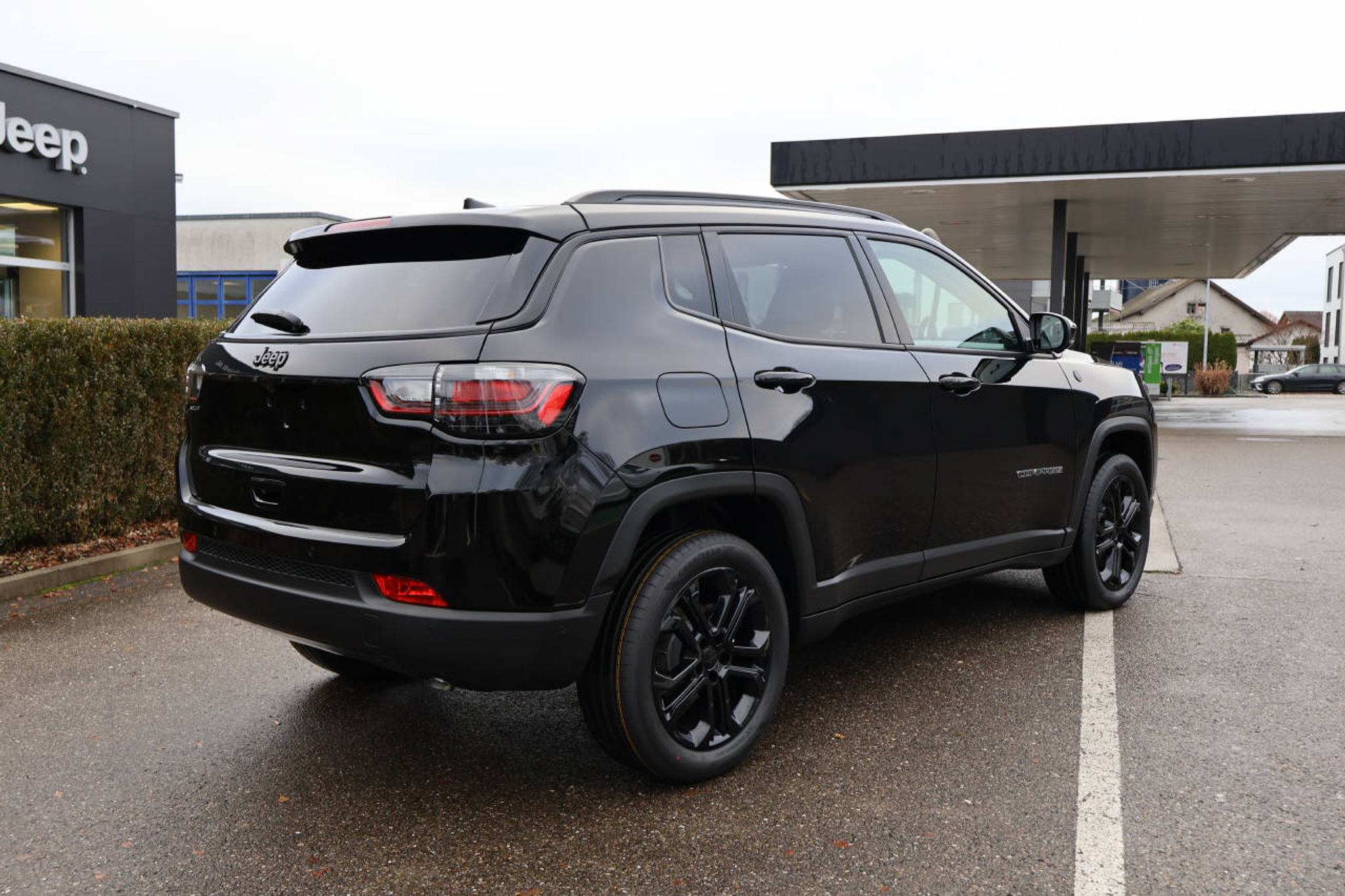 listing desktop thumbnail image 2