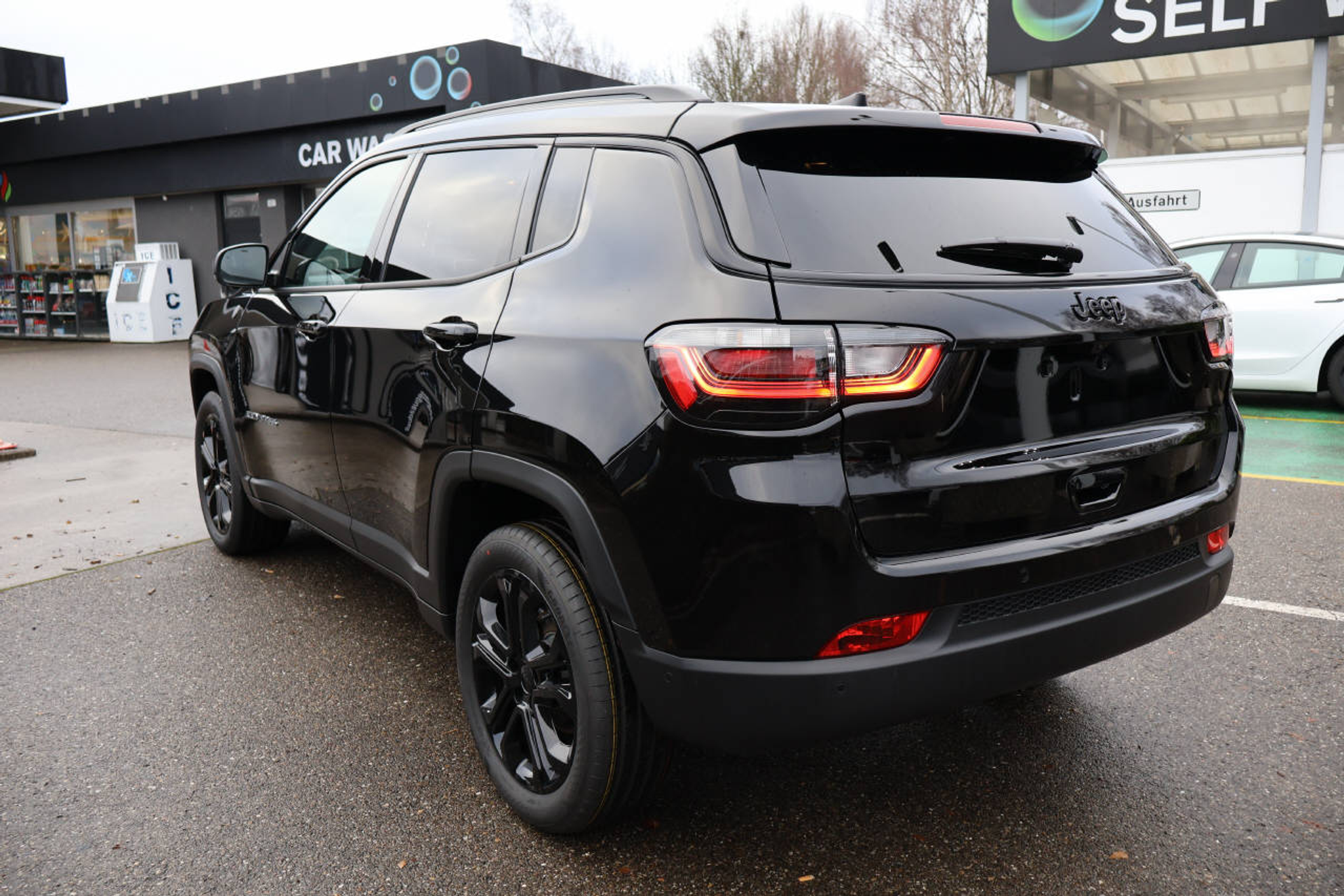 listing desktop thumbnail image 5