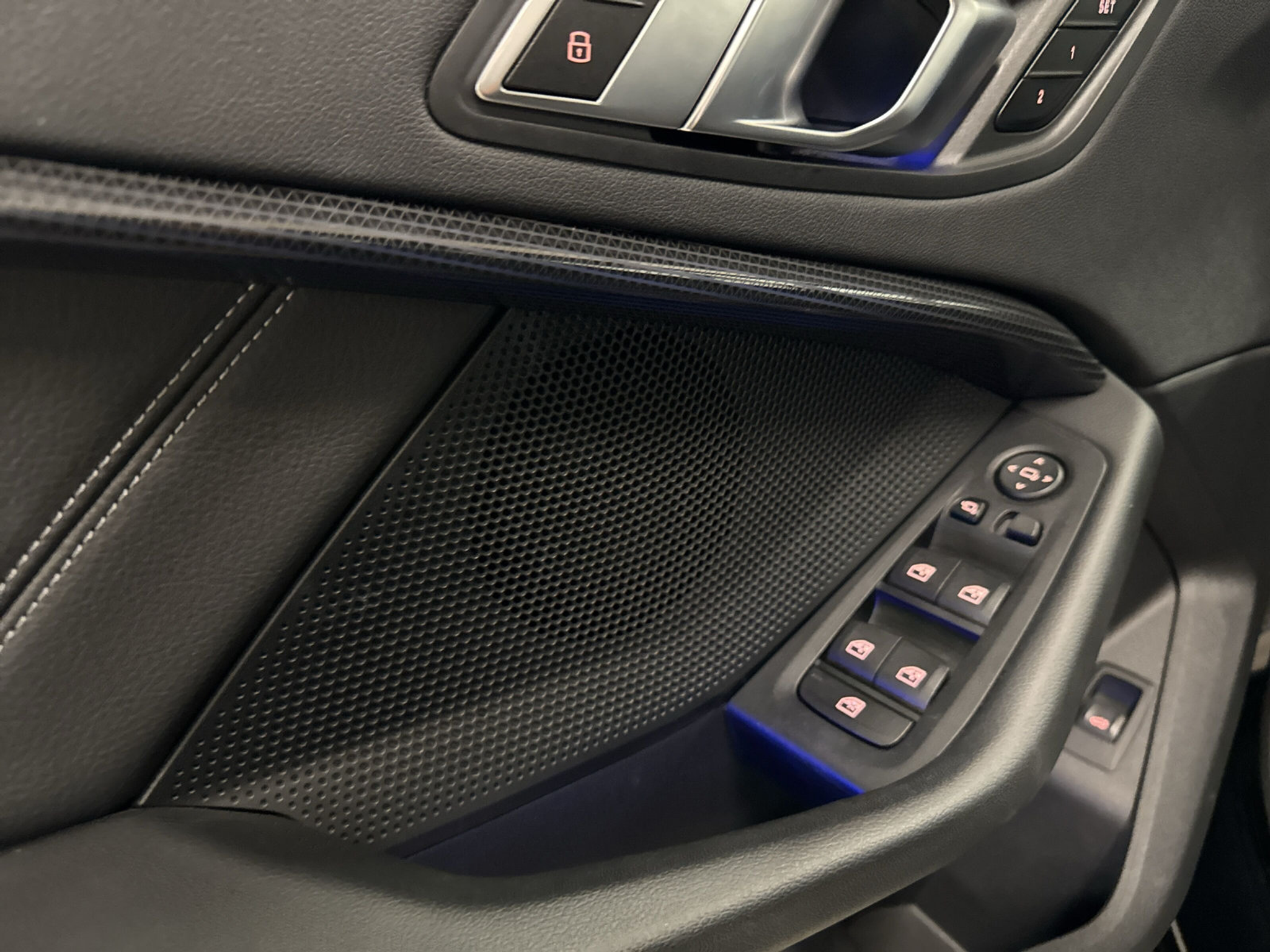 listing desktop thumbnail image 16