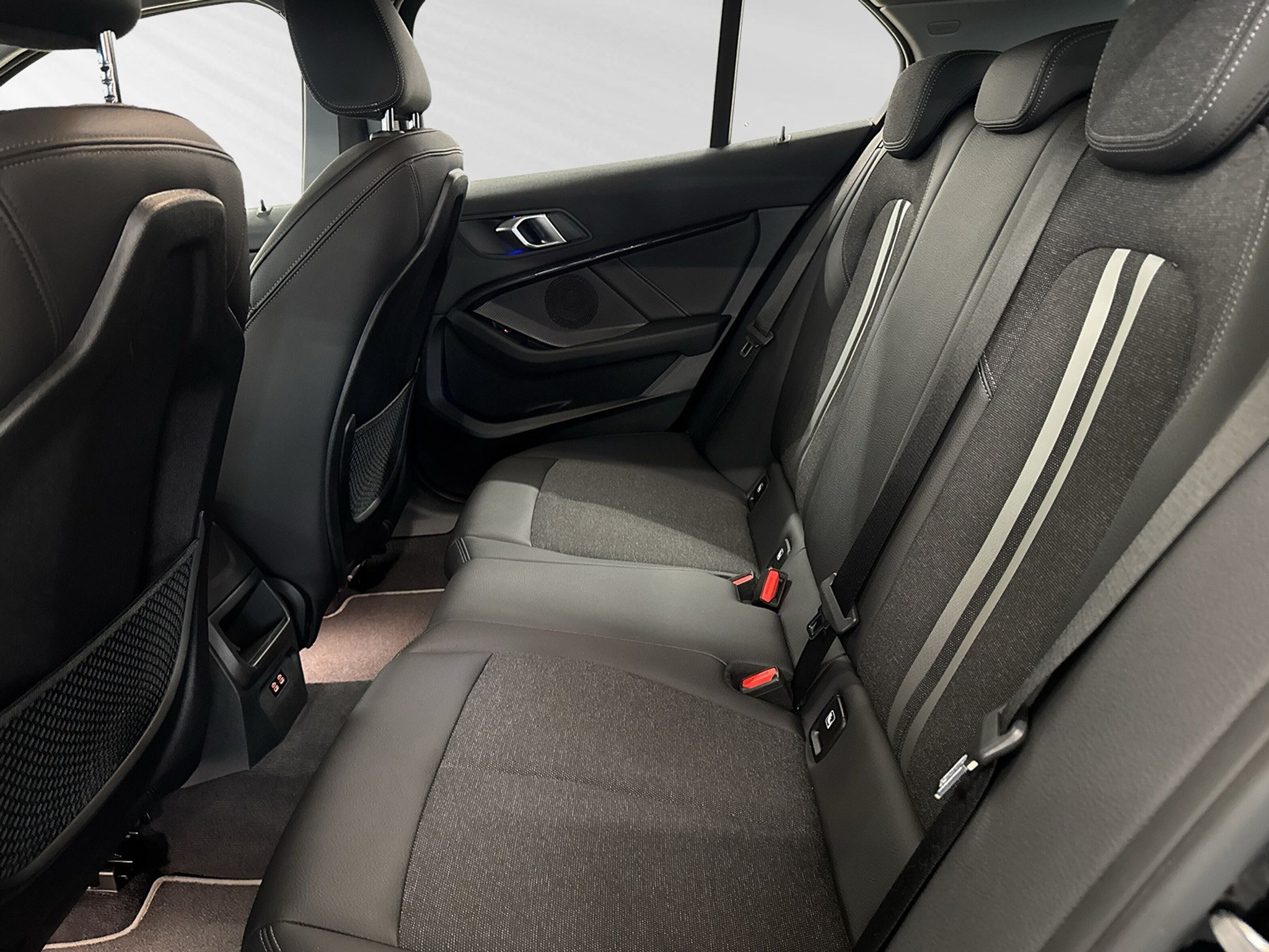 listing desktop thumbnail image 6